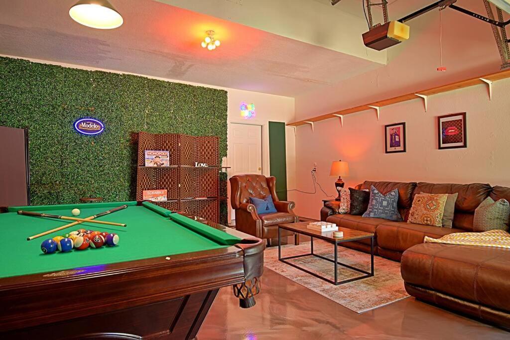 Holiday home Rare Find! Heatd Pool Gameroom Spring Special! *