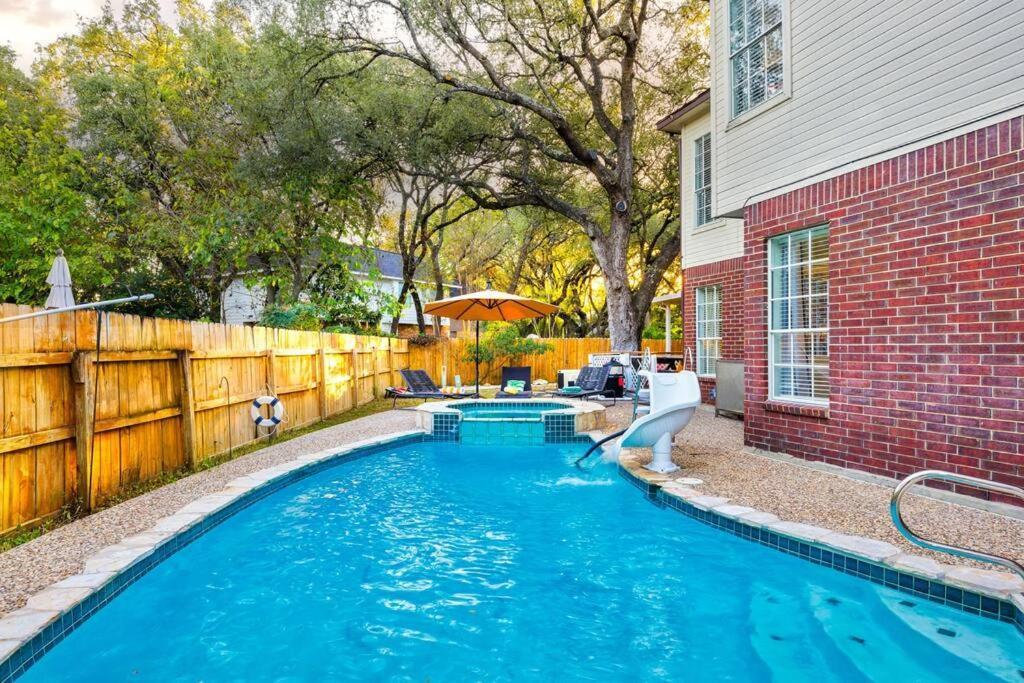 Rare Find! Heatd Pool Gameroom Spring Special! Holiday home San Antonio