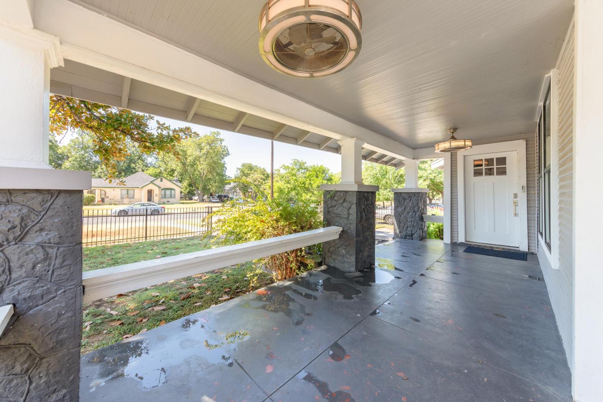 Holiday home Luxurious 3 Bedroom Near Downtown