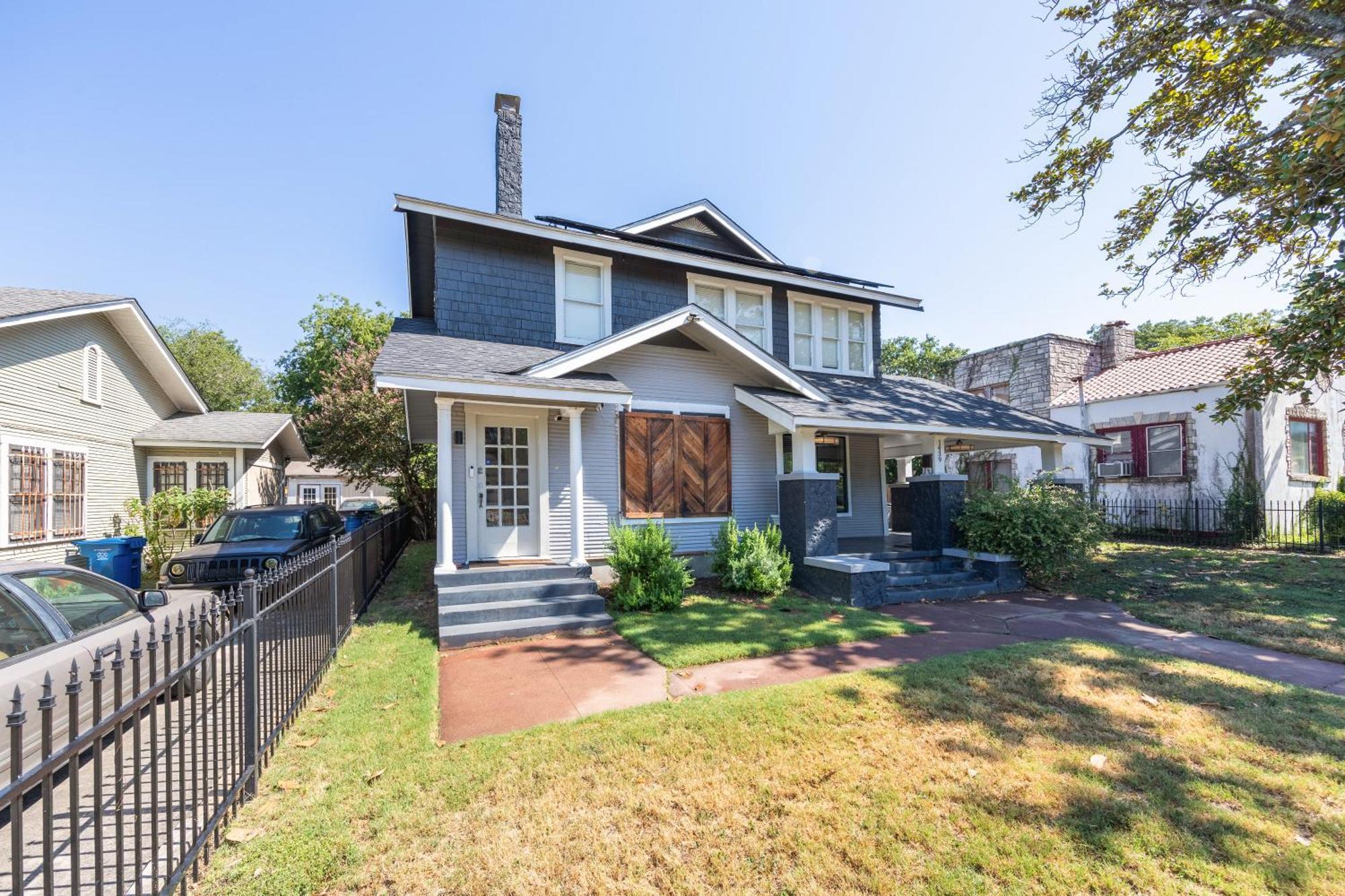 Holiday home Luxurious 3 Bedroom Near Downtown *