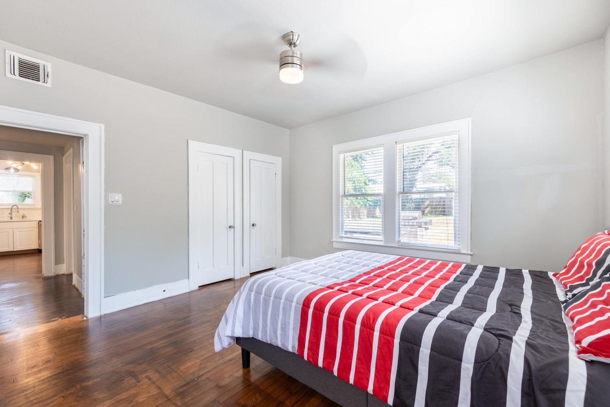 Luxurious 3 Bedroom Near Downtown San Antonio