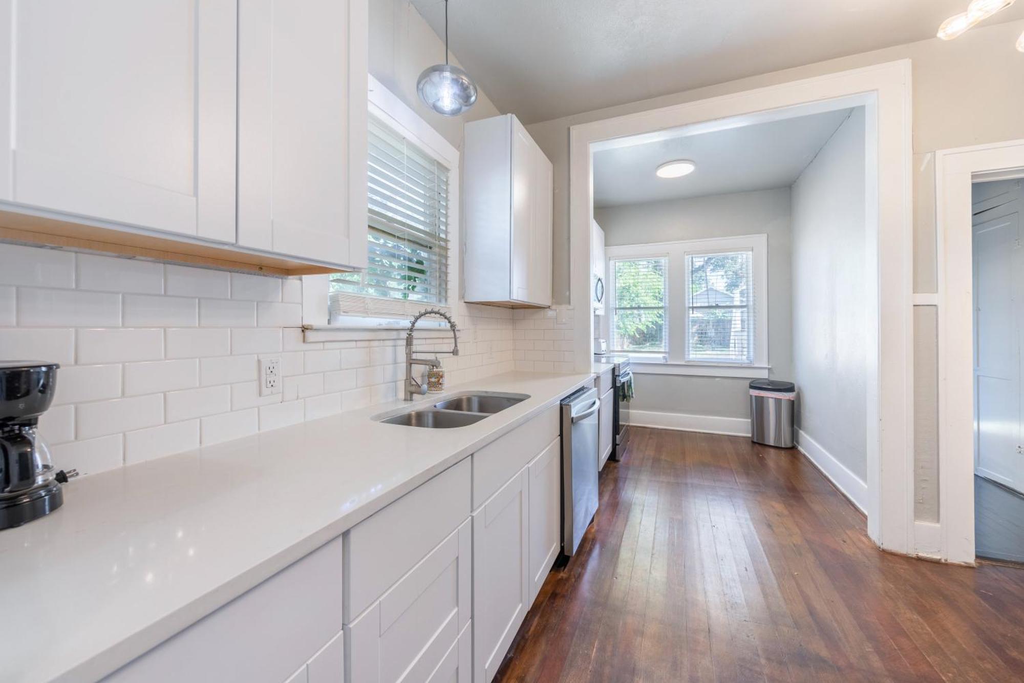 Holiday home Luxurious 3 Bedroom Near Downtown *