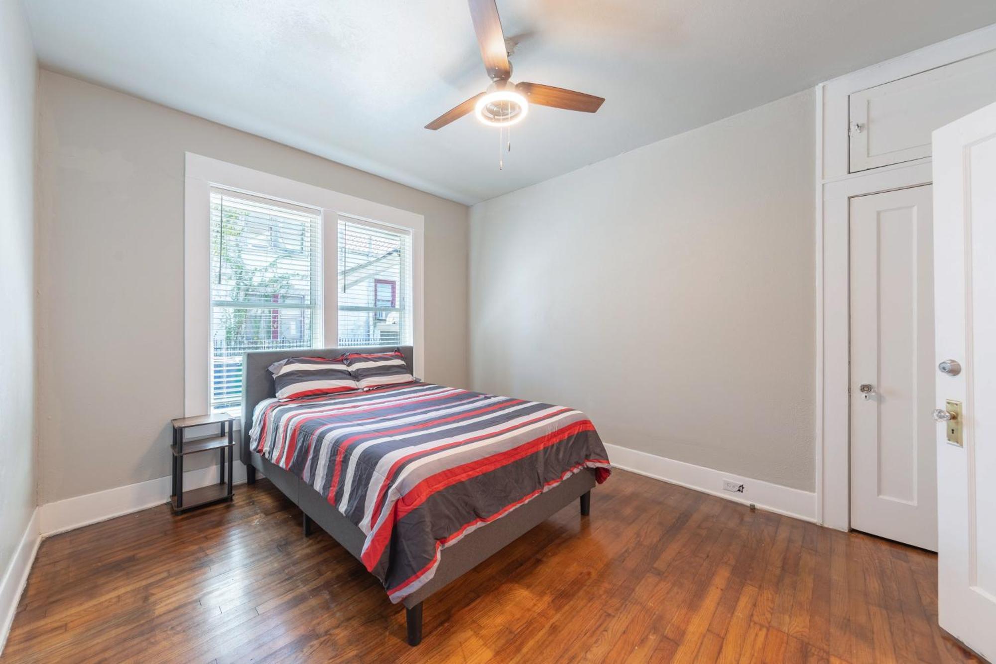 Luxurious 3 Bedroom Near Downtown *
