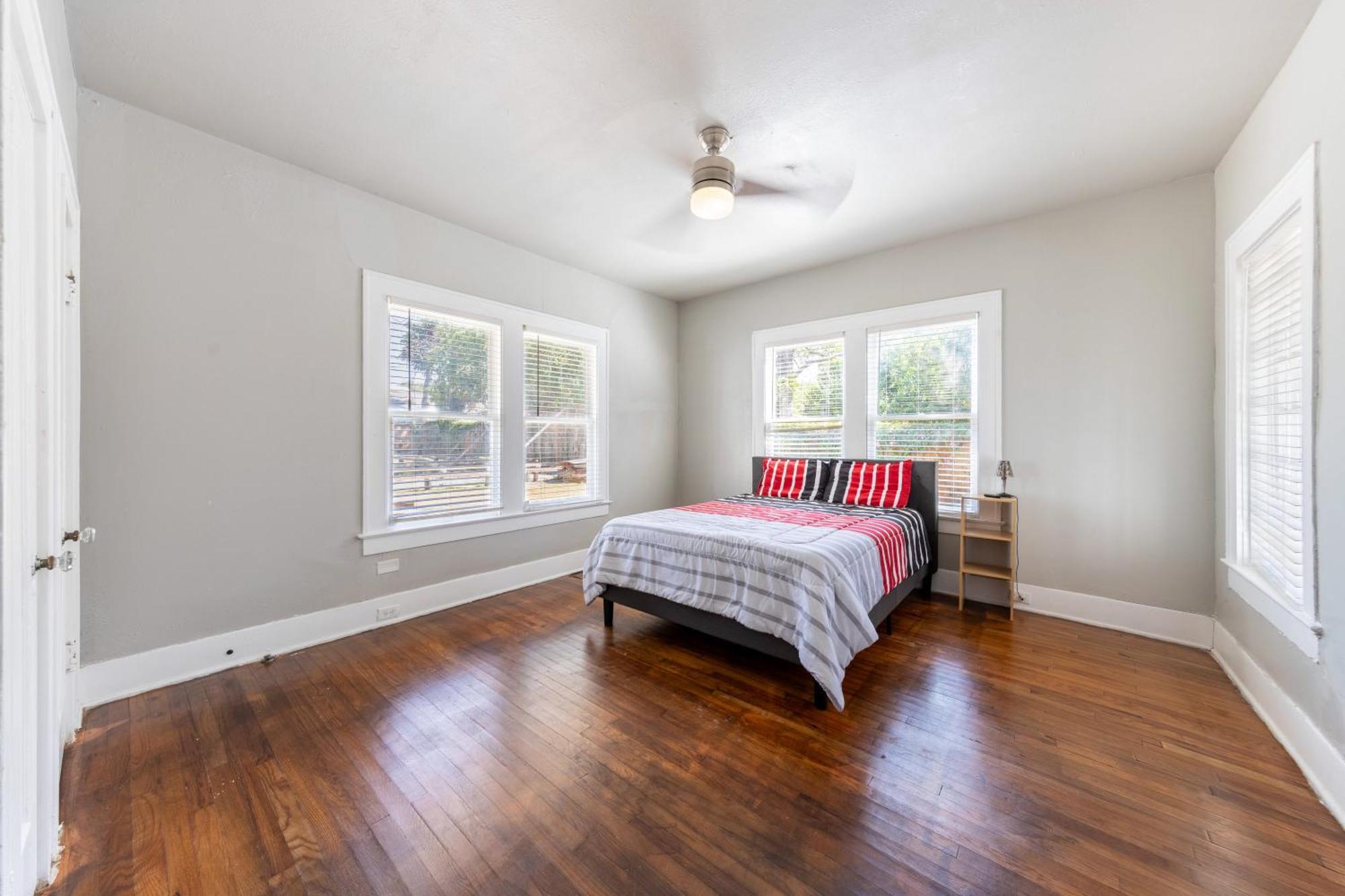 Luxurious 3 Bedroom Near Downtown San Antonio