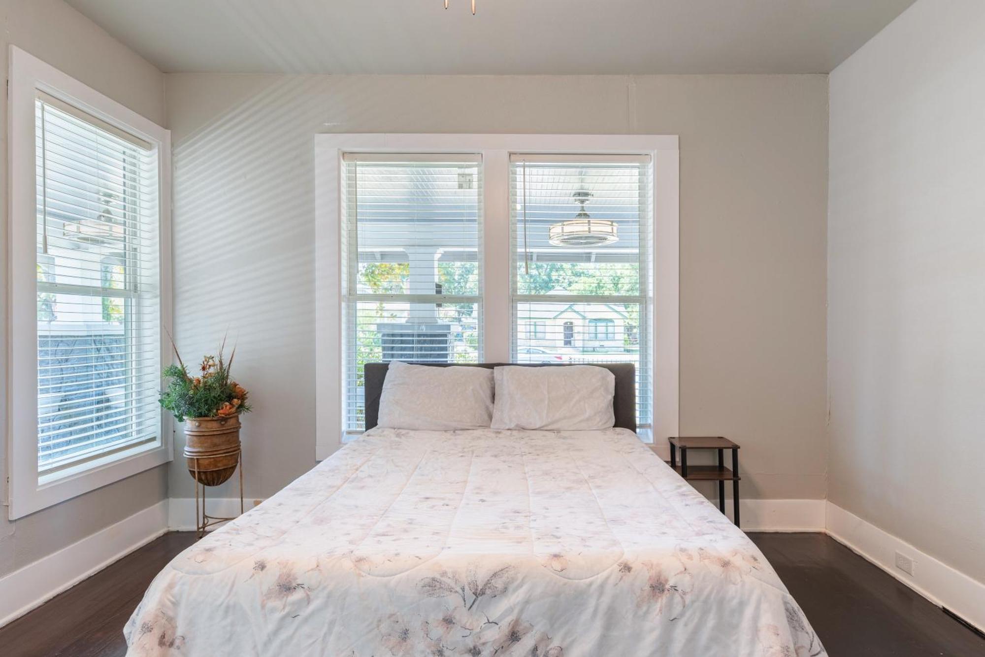 Luxurious 3 Bedroom Near Downtown Holiday home