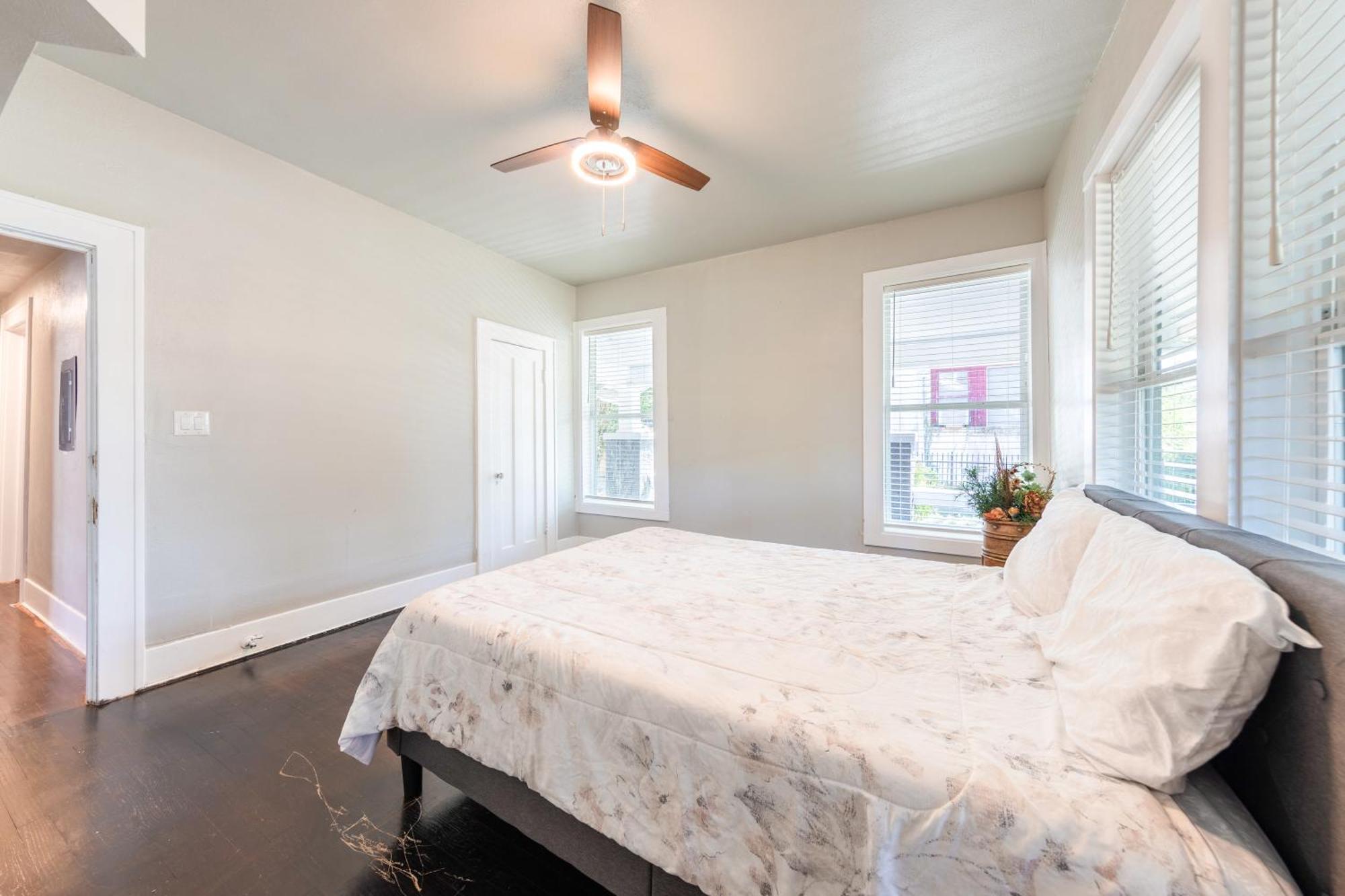 Luxurious 3 Bedroom Near Downtown Holiday home *