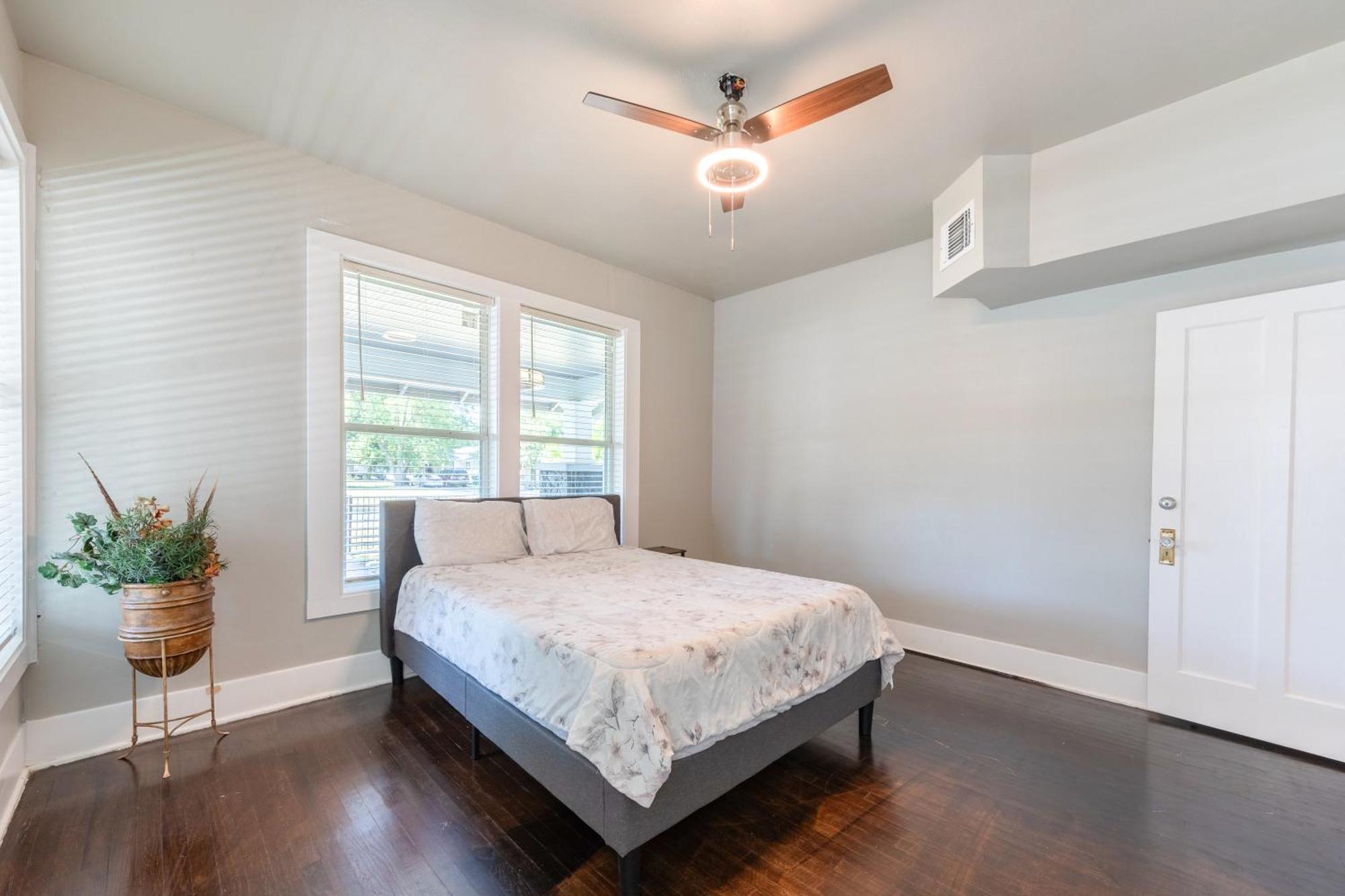 Holiday home Luxurious 3 Bedroom Near Downtown *
