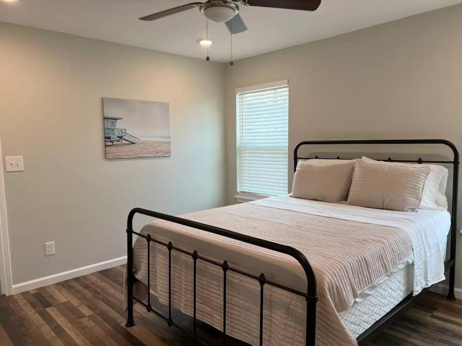 Modern 3b2b Near Lackland And Downtown San Antonio