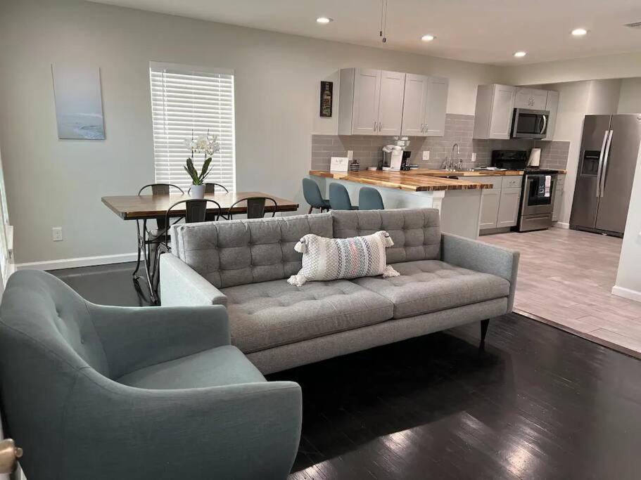 Modern 3b2b Near Lackland And Downtown San Antonio