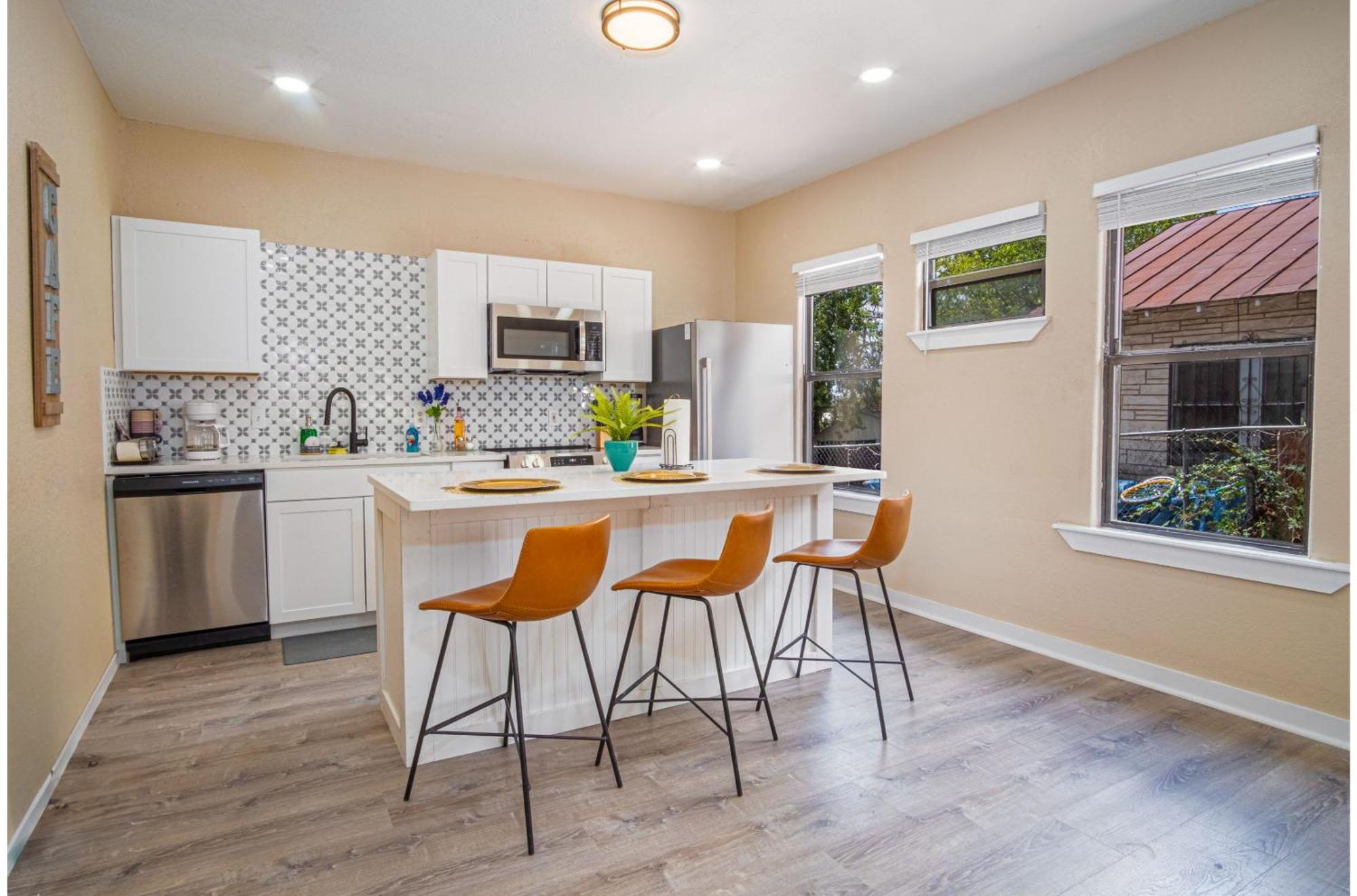 Modern Living 3br2ba Close To Amazing Downtown San Antonio