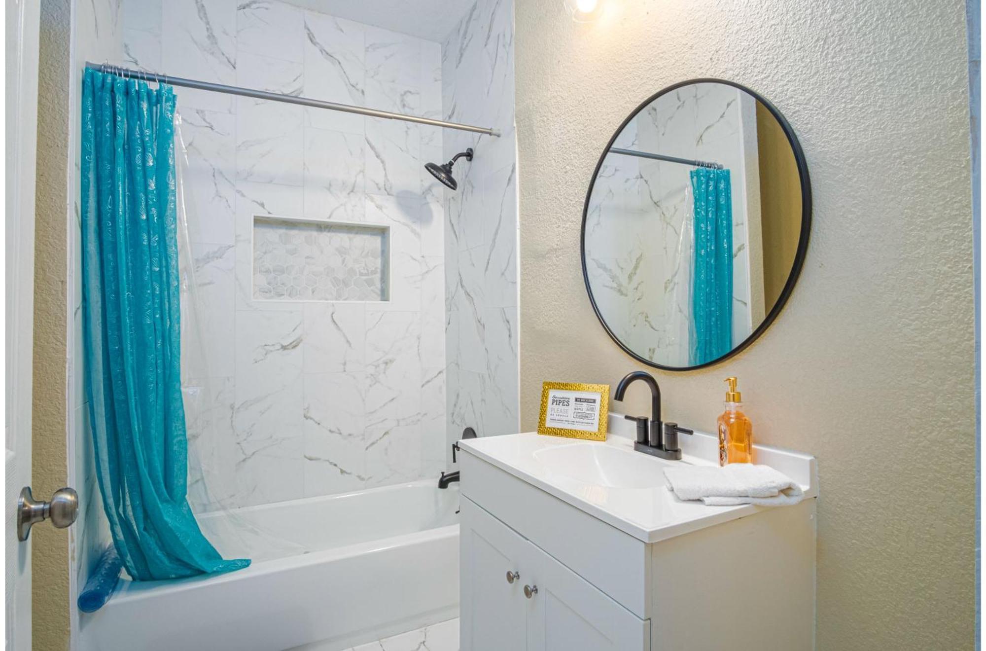 Modern Living 3br2ba Close To Amazing Downtown *