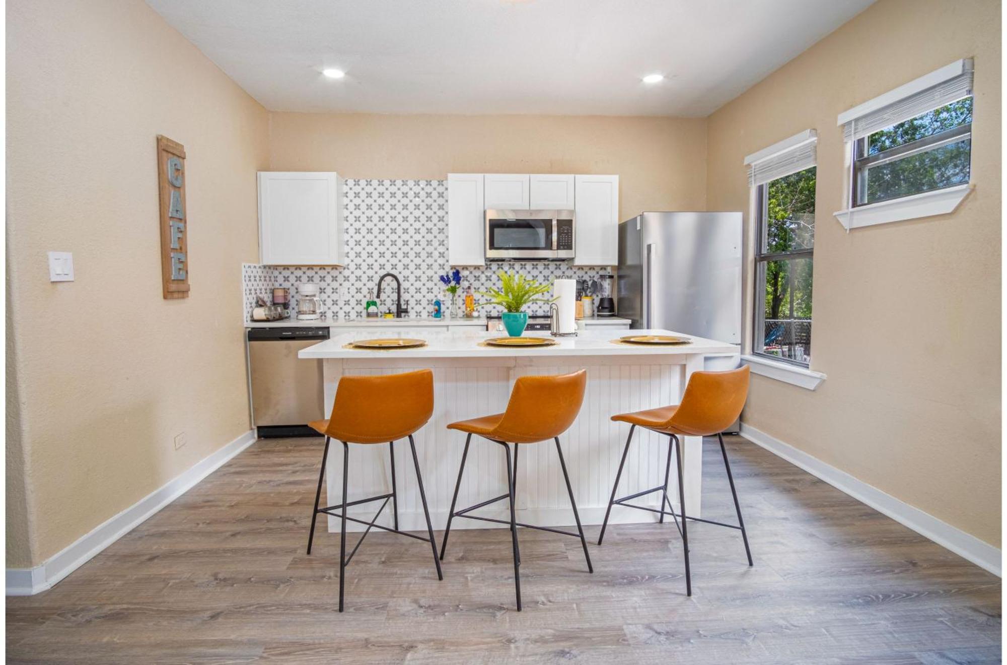 Modern Living 3br2ba Close To Amazing Downtown *