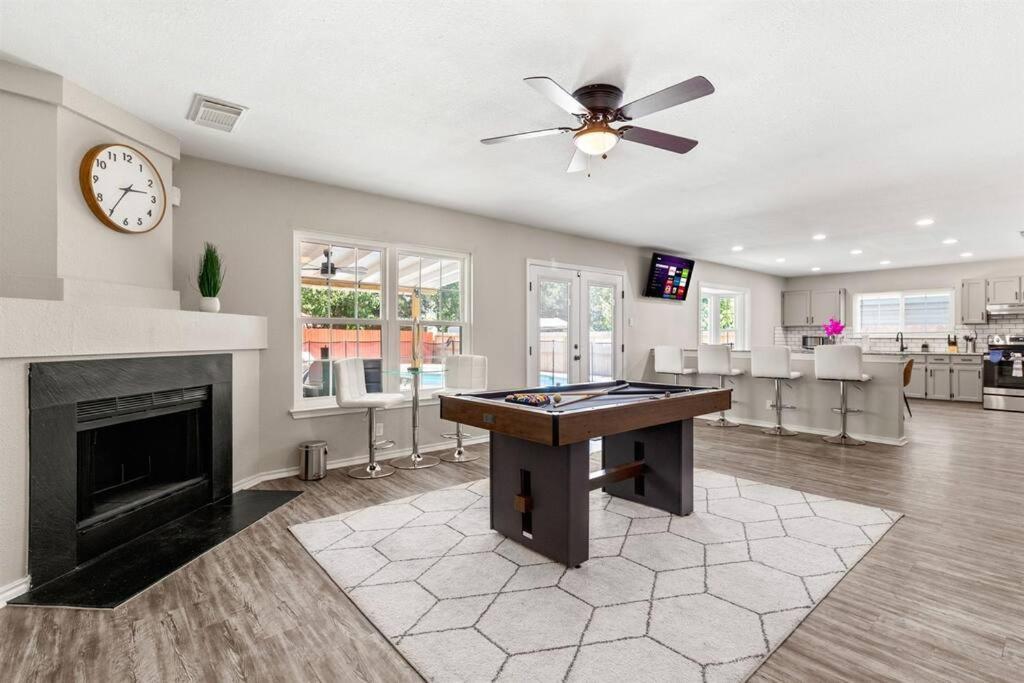Pool Oasis By Seaworld 5 Bedrooms Game Holiday home San Antonio