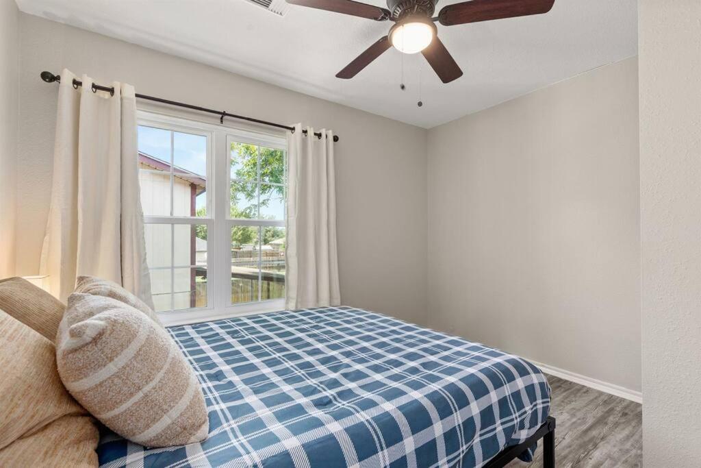 Pool Oasis By Seaworld 5 Bedrooms Game * San Antonio