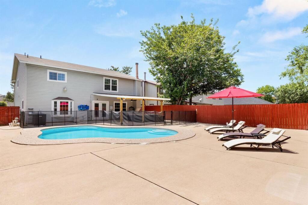 Pool Oasis By Seaworld 5 Bedrooms Game