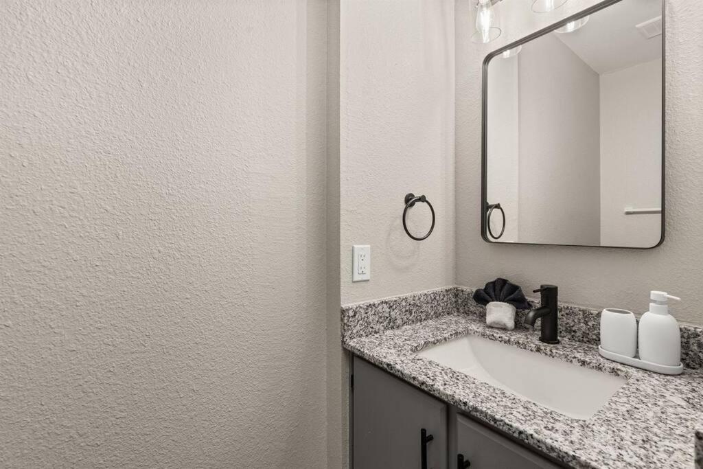 Pool Oasis By Seaworld 5 Bedrooms Game San Antonio