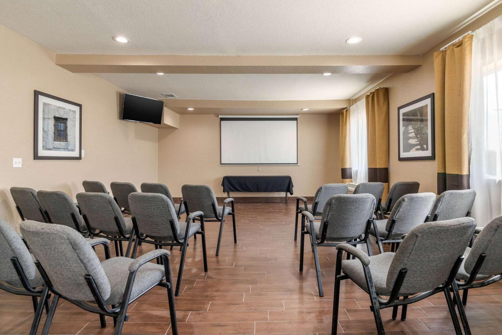 Comfort Airport North 3* San Antonio