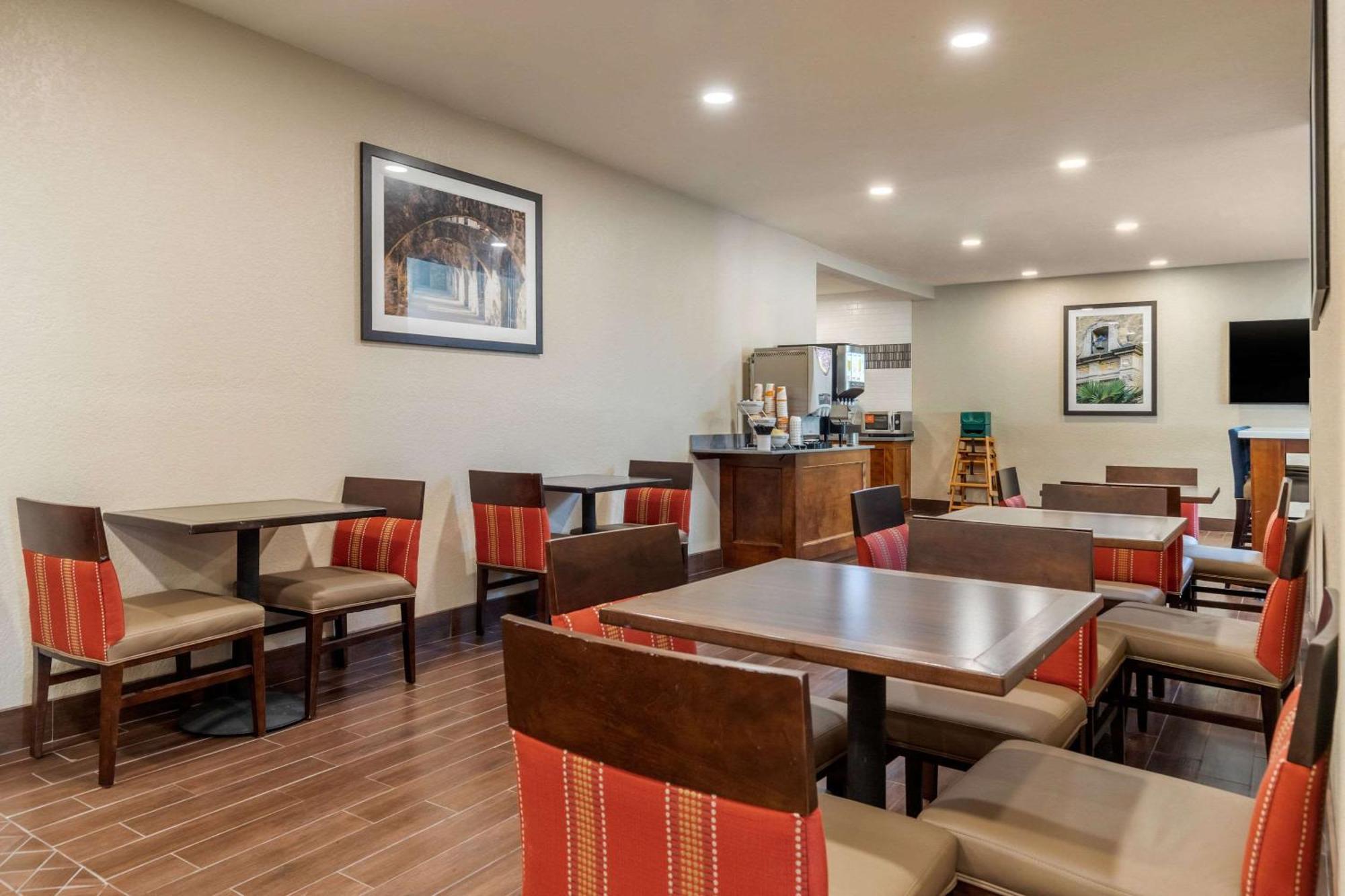 Comfort Airport North Hotel San Antonio