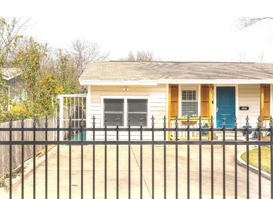 Guest house Conveniently Located Getaway *