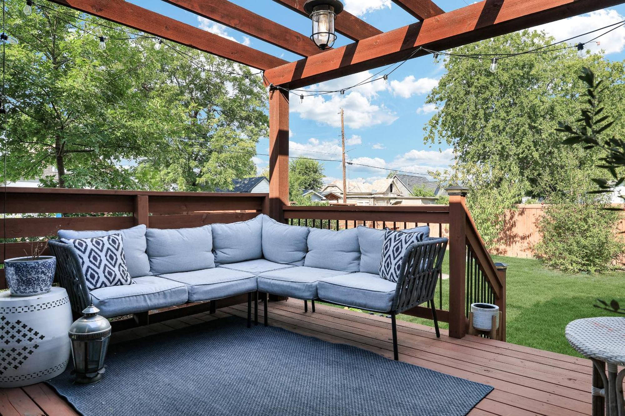 Getaway Nr Dt River Walk Bbq Yard Pet Games *
