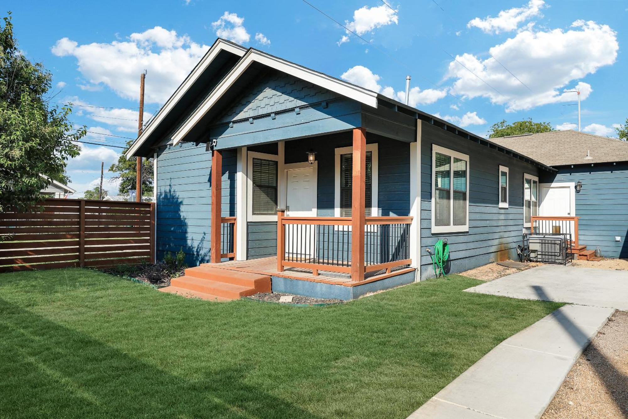 Getaway Nr Dt River Walk Bbq Yard Pet Games *
