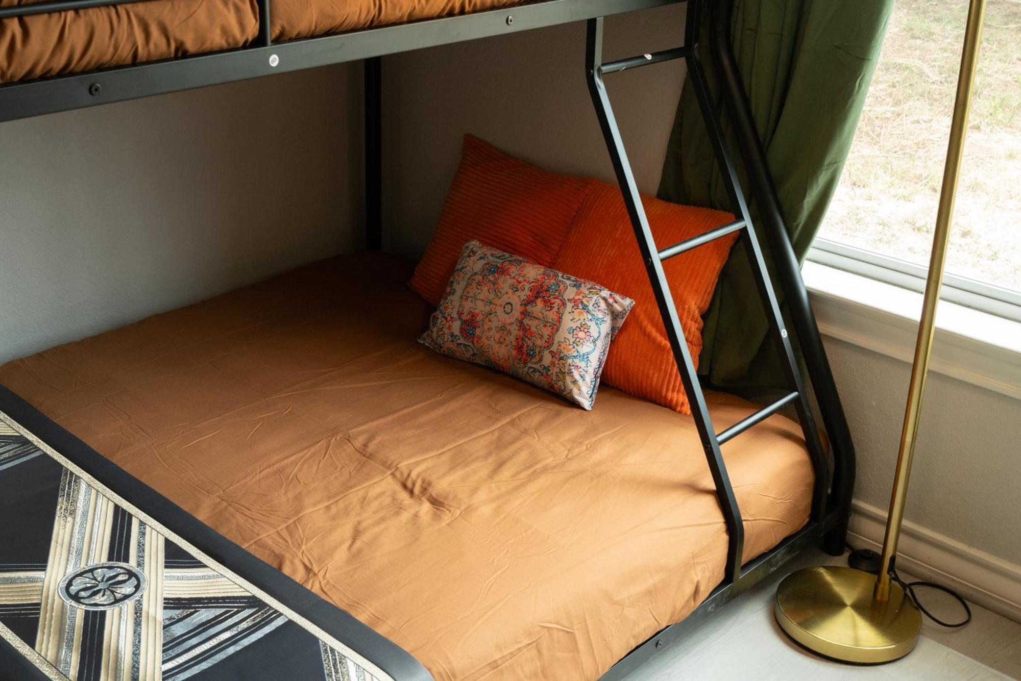 4722 Modern Comforts In *