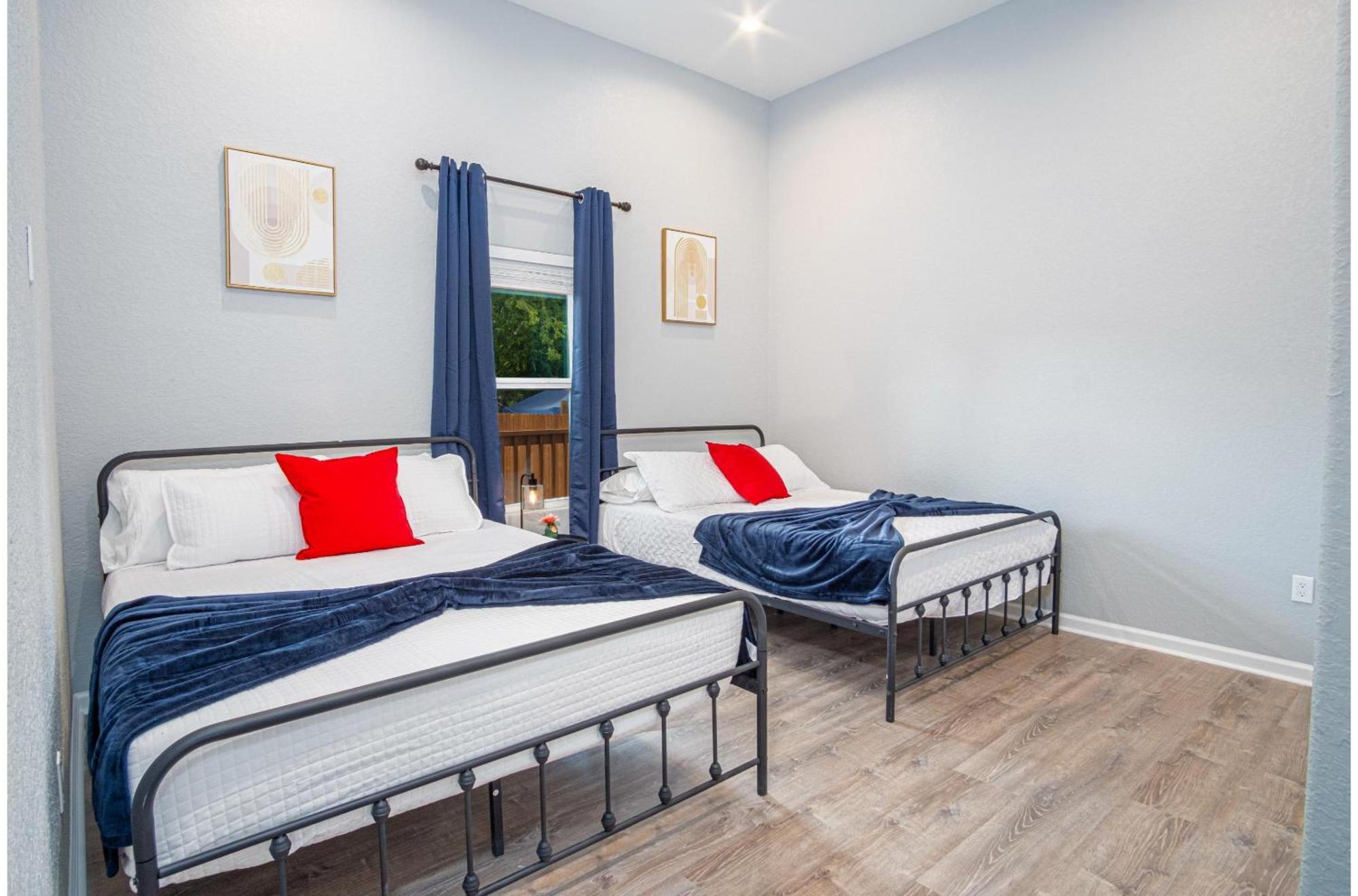 Seize The Moment 4br3ba Gem W Downtown Views Holiday home *