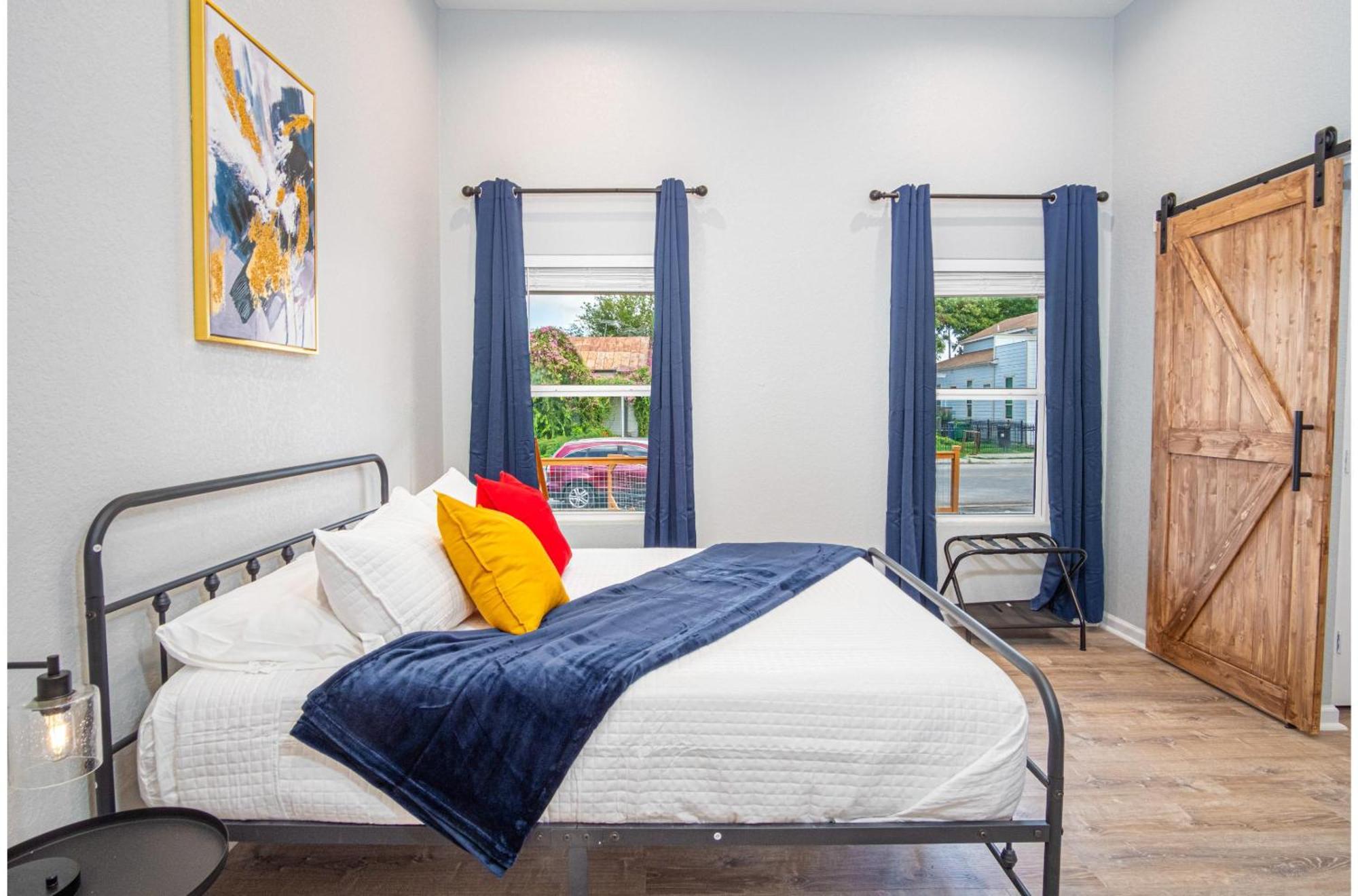 Seize The Moment 4br3ba Gem W Downtown Views Holiday home
