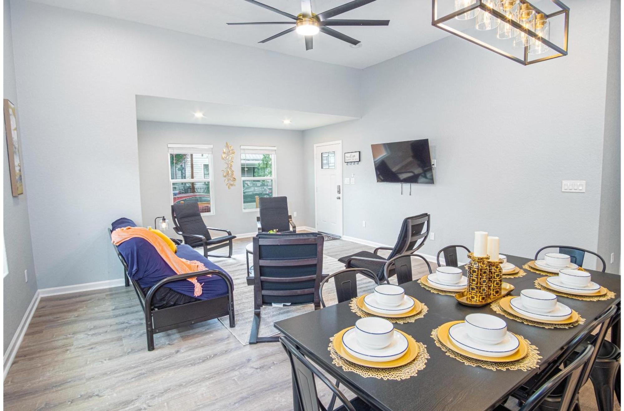 Seize The Moment 4br3ba Gem W Downtown Views Holiday home