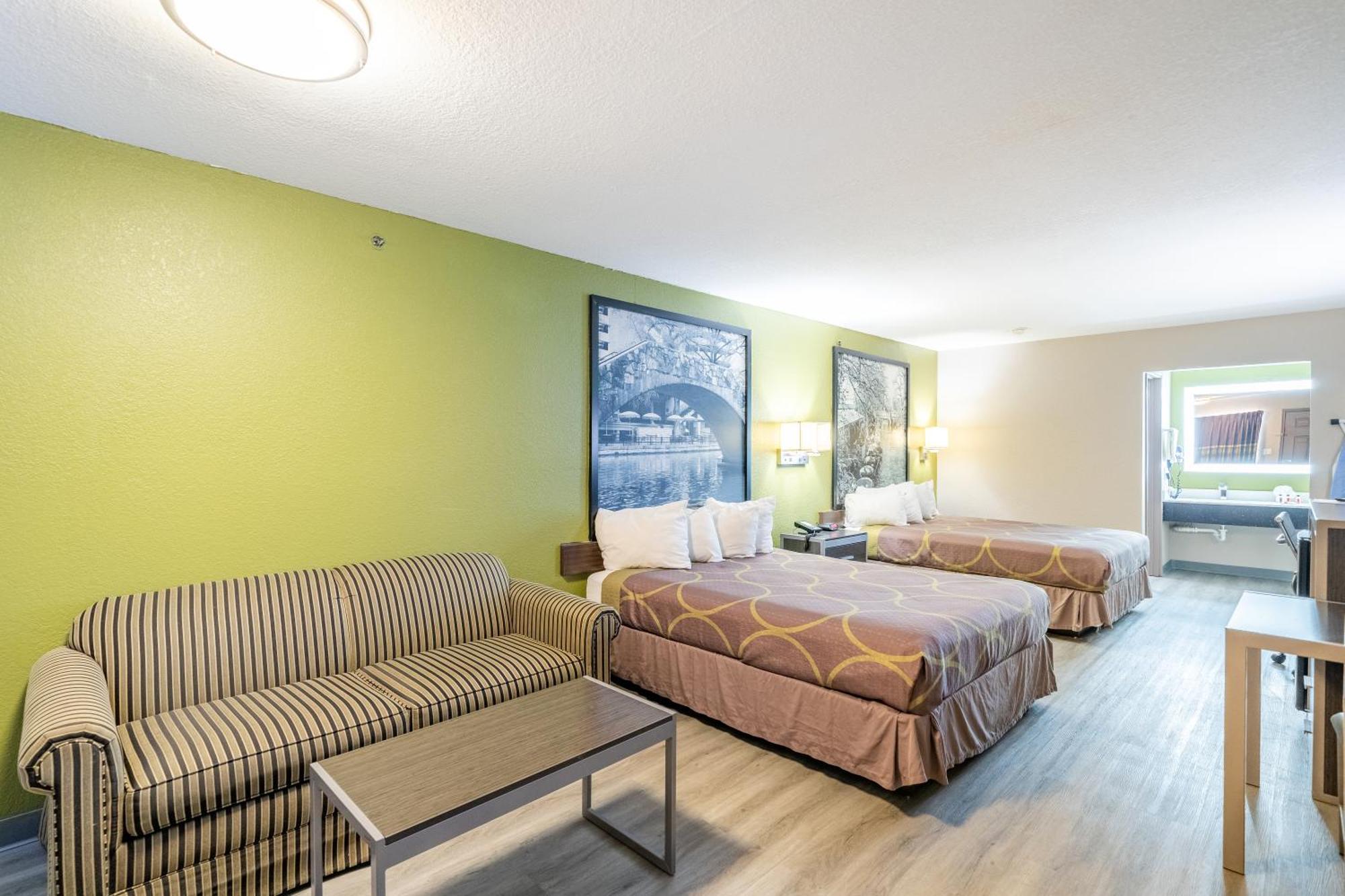 Super 8 By Wyndham San Antonio/riverwalk Area Hotel San Antonio