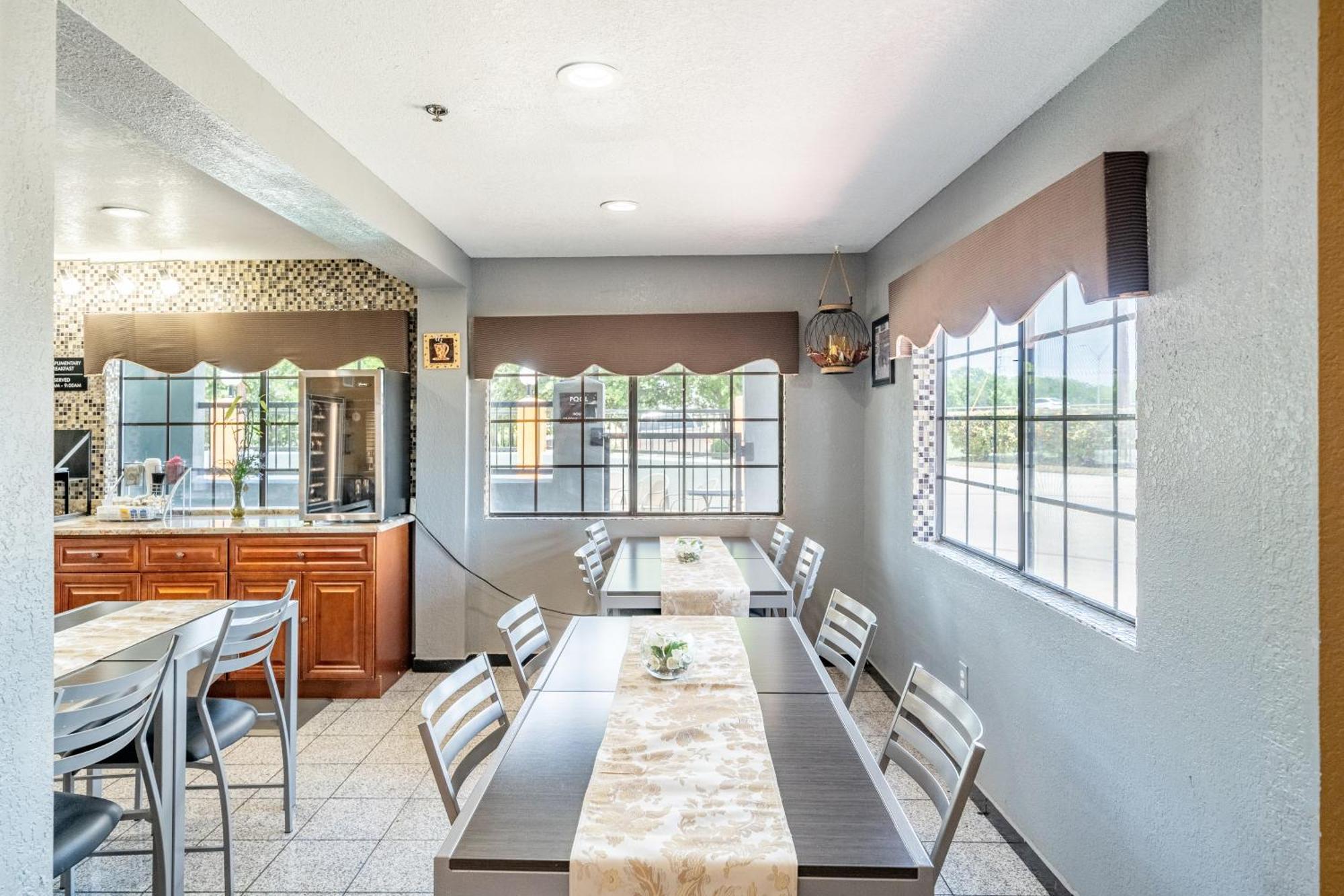 Super 8 By Wyndham San Antonio/riverwalk Area San Antonio