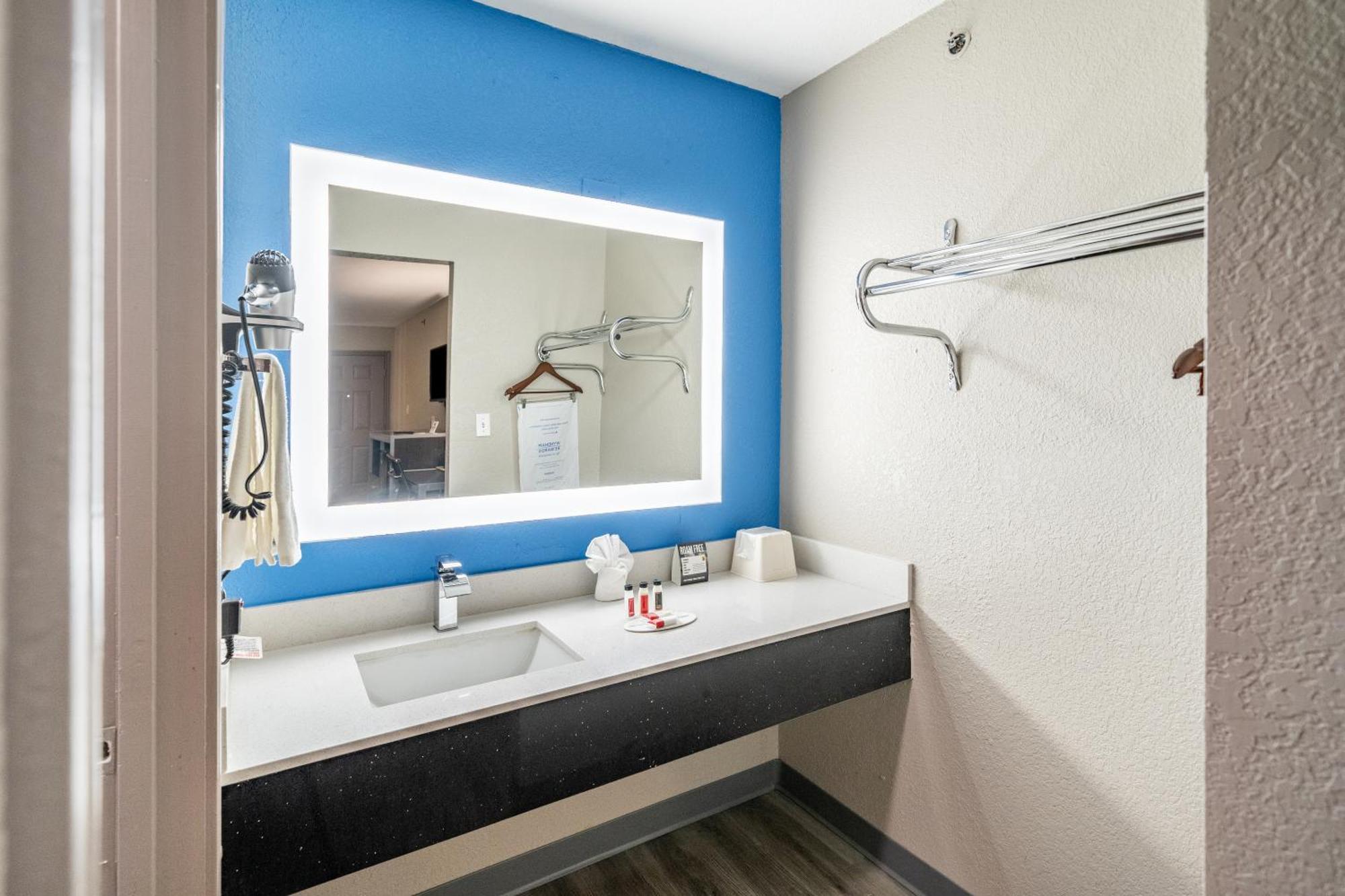 Super 8 By Wyndham San Antonio/riverwalk Area Hotel 2*