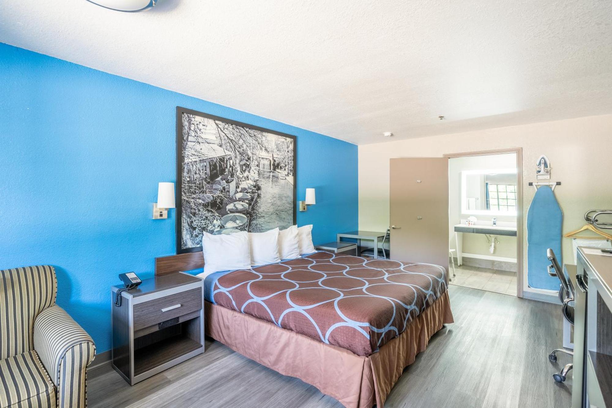 Super 8 By Wyndham San Antonio/riverwalk Area