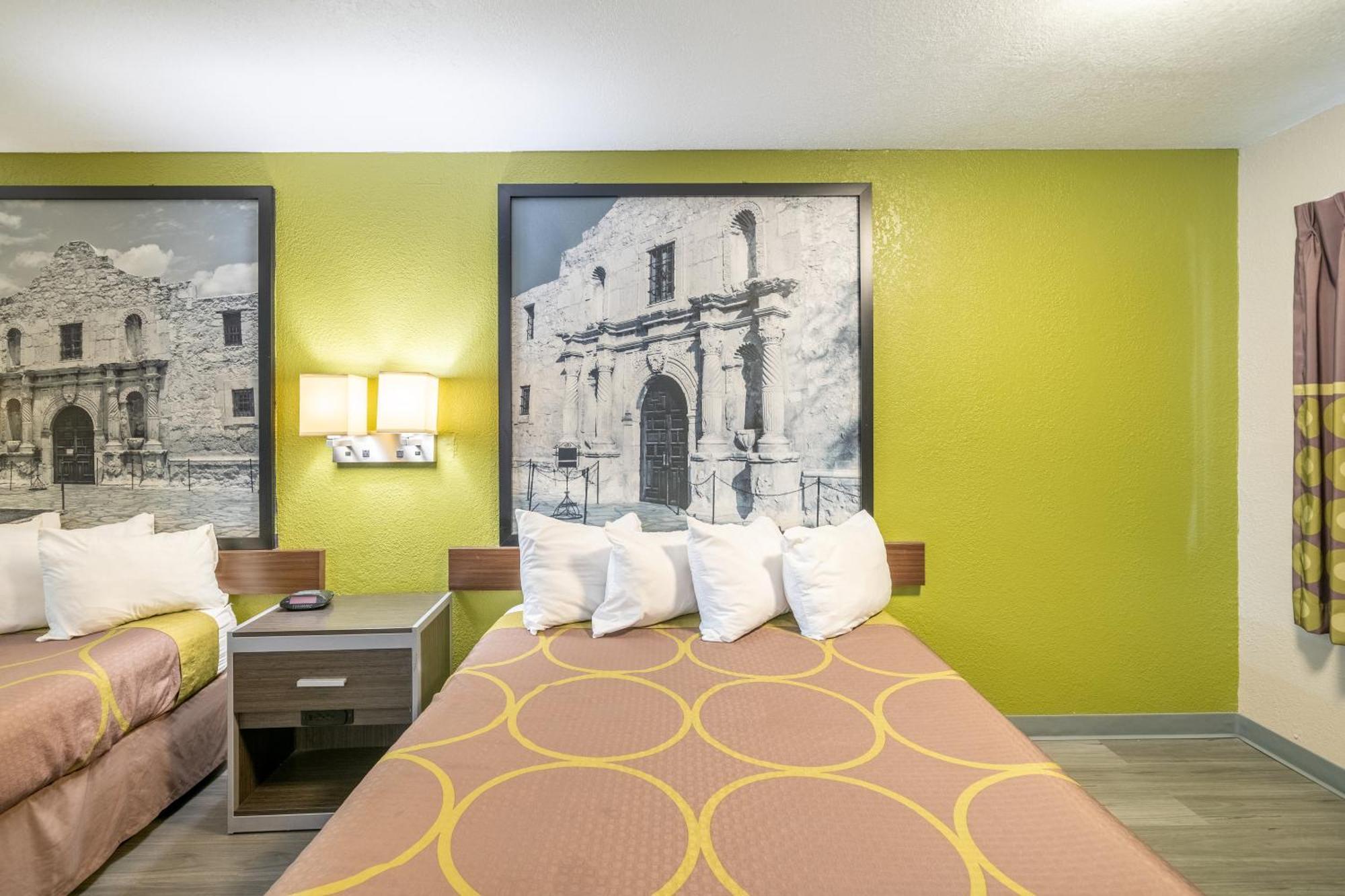 Hotel Super 8 By Wyndham San Antonio/riverwalk Area 2*