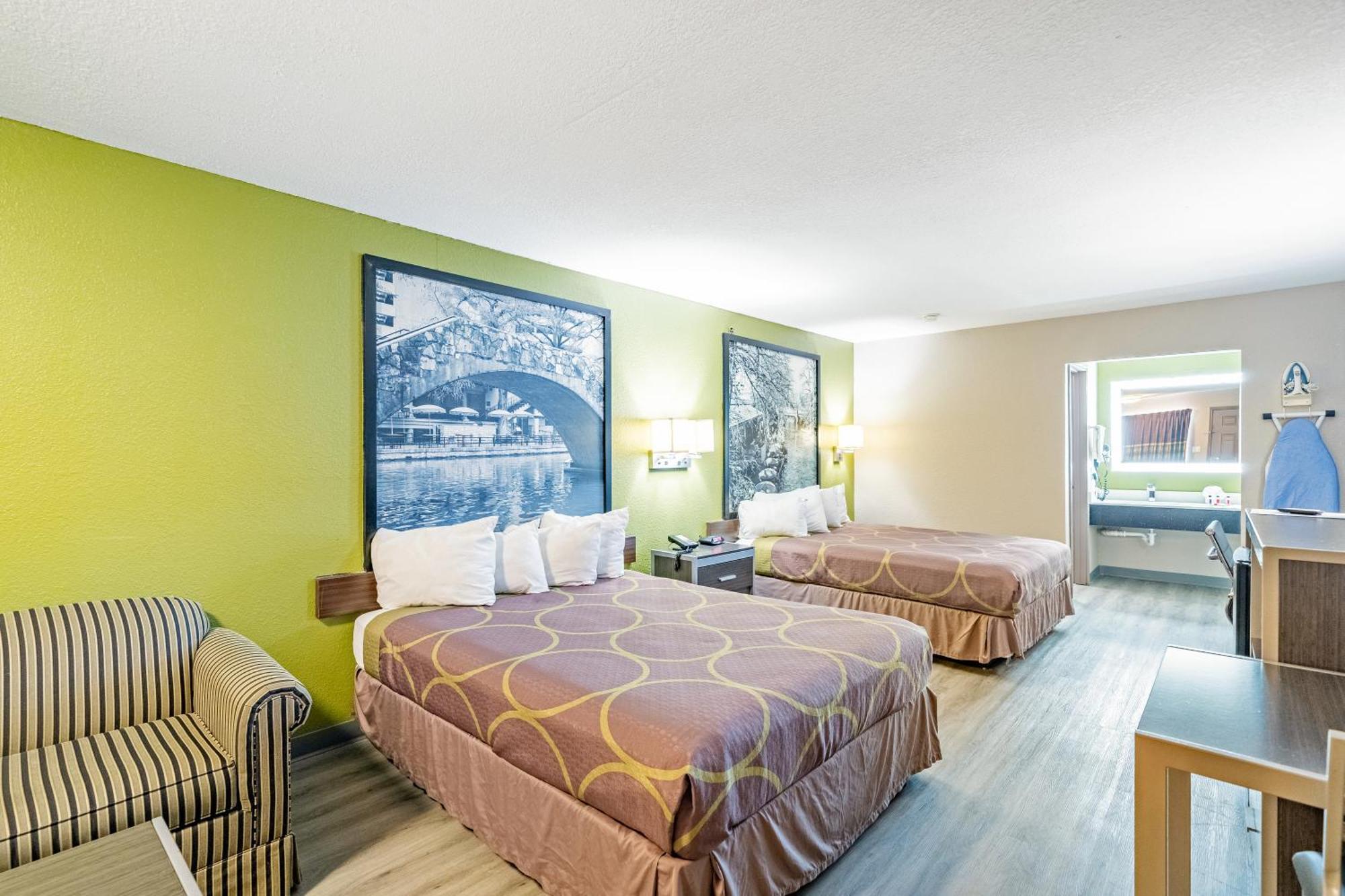 Super 8 By Wyndham San Antonio/riverwalk Area Hotel San Antonio