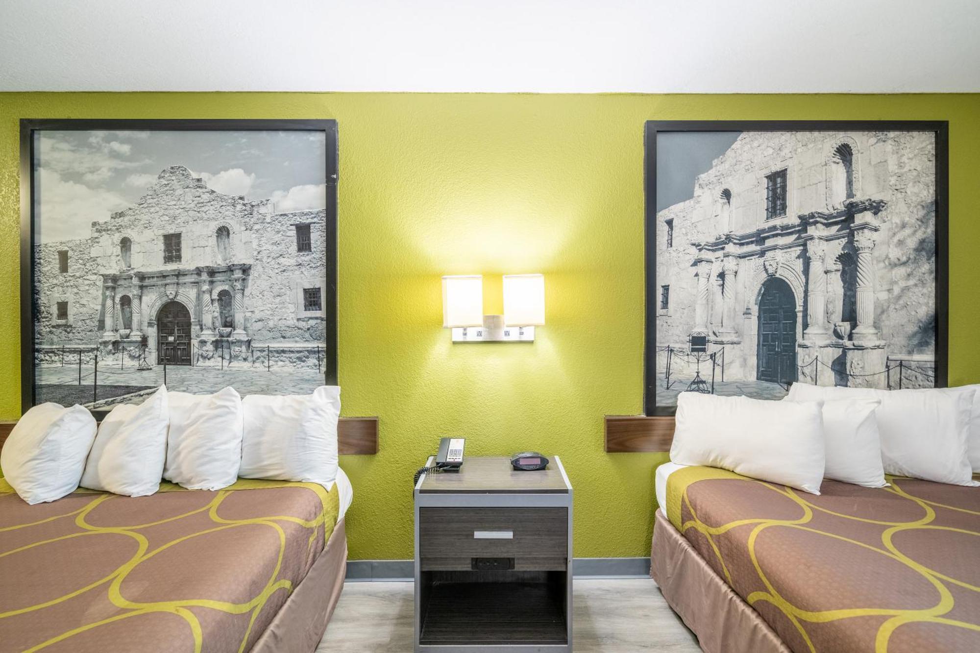 Super 8 By Wyndham San Antonio/riverwalk Area 2*