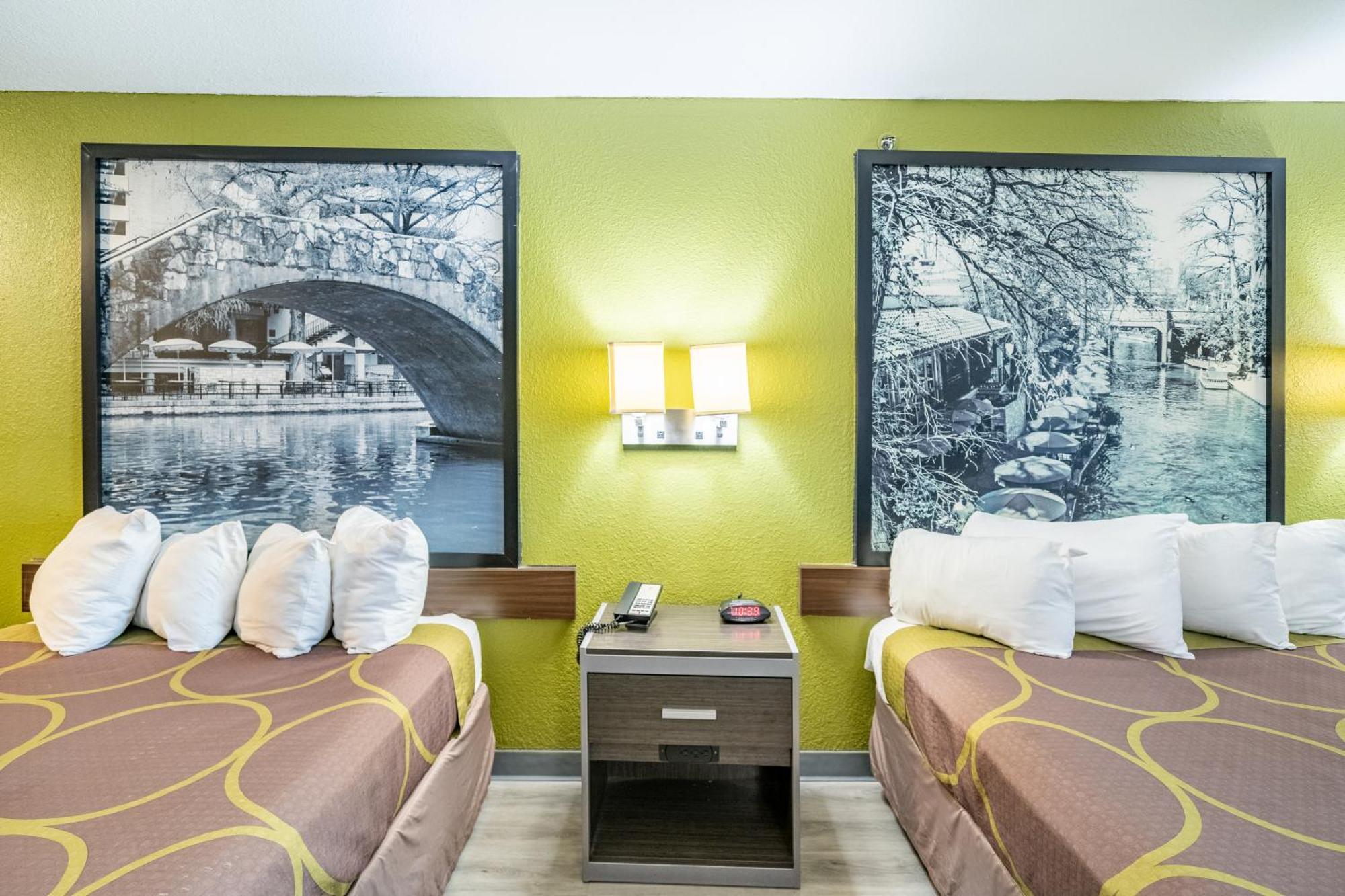 Super 8 By Wyndham San Antonio/riverwalk Area Hotel San Antonio