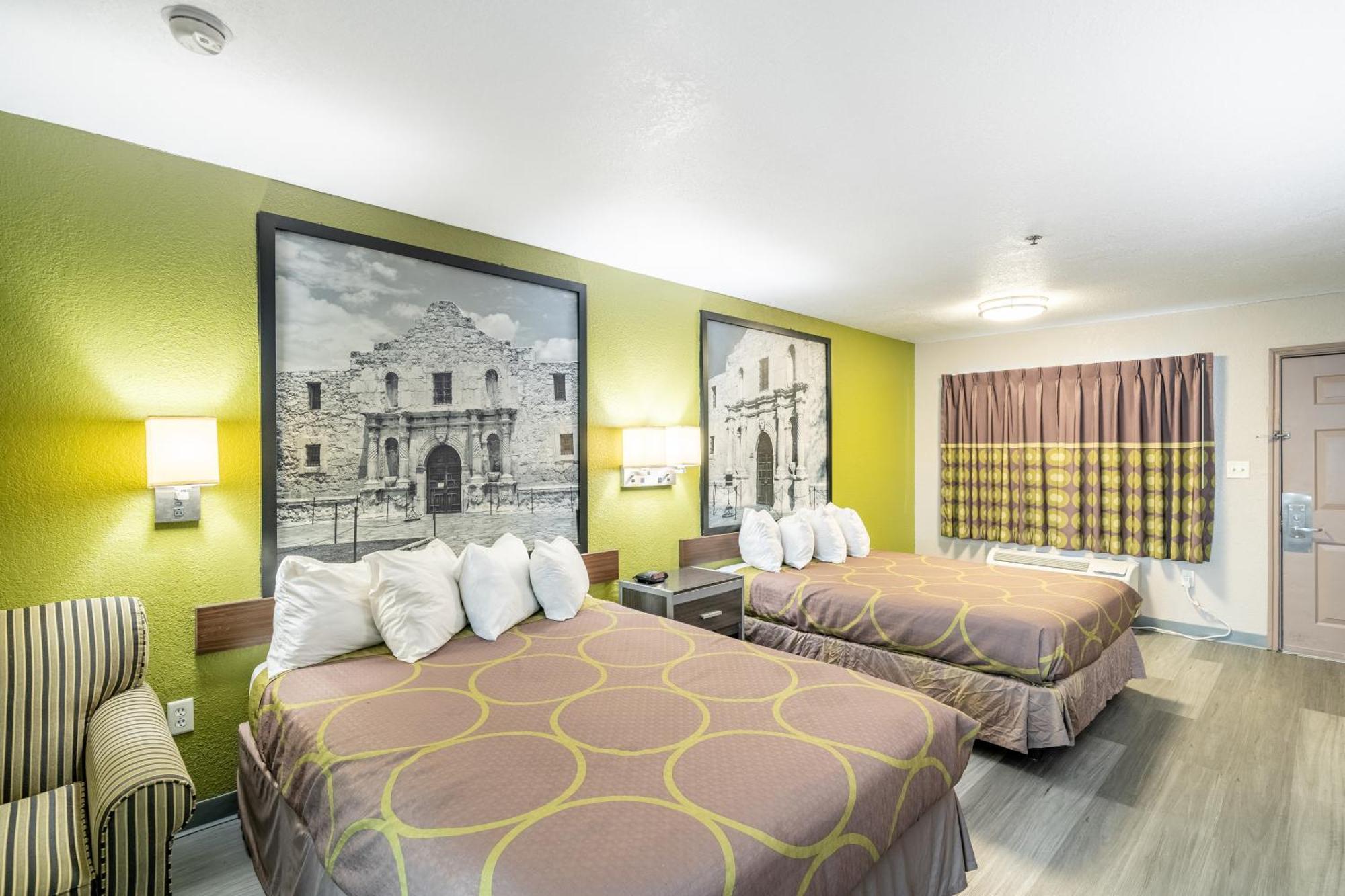 Super 8 By Wyndham San Antonio/riverwalk Area Hotel 2*