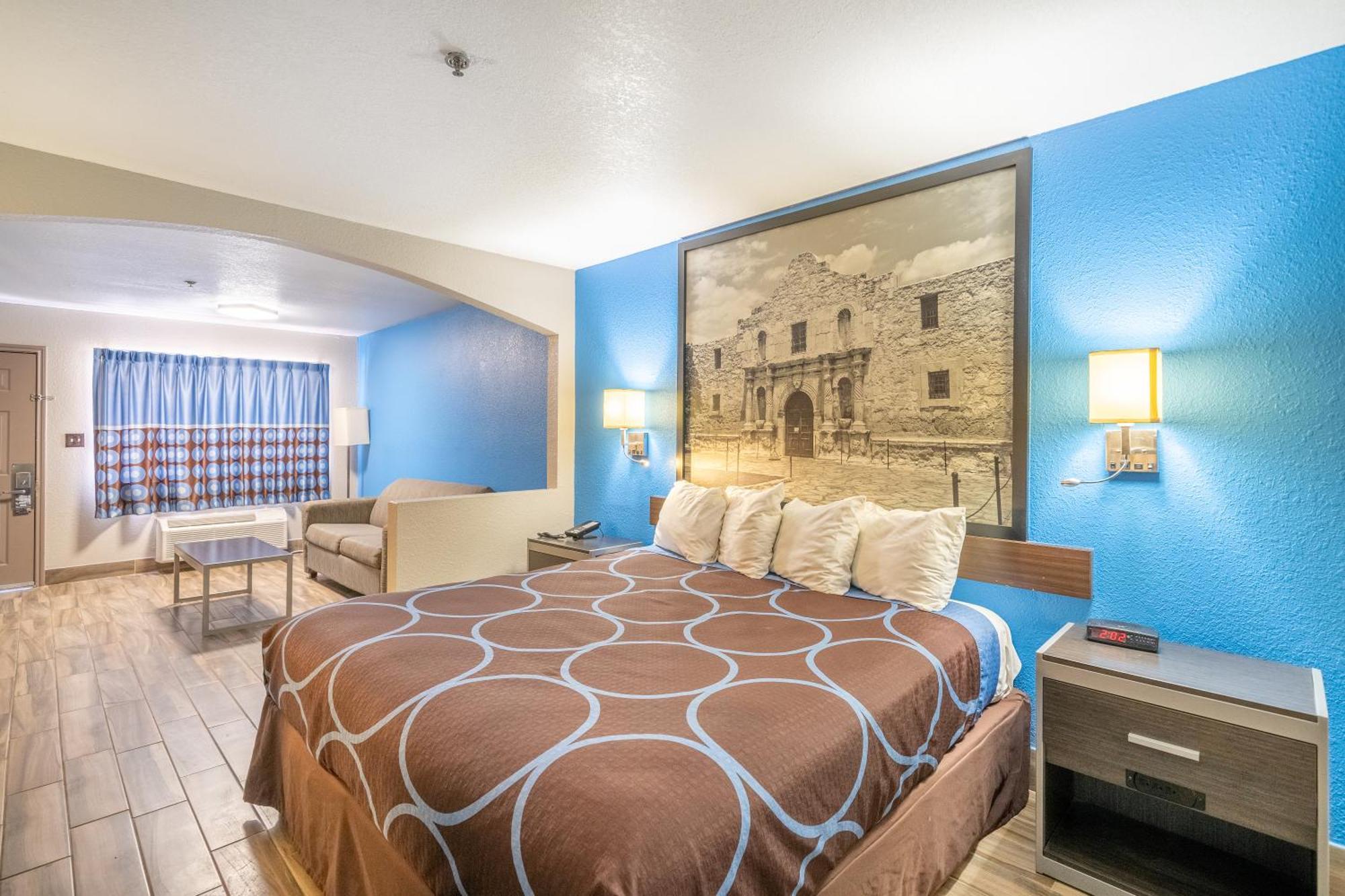Super 8 By Wyndham San Antonio/riverwalk Area Hotel San Antonio