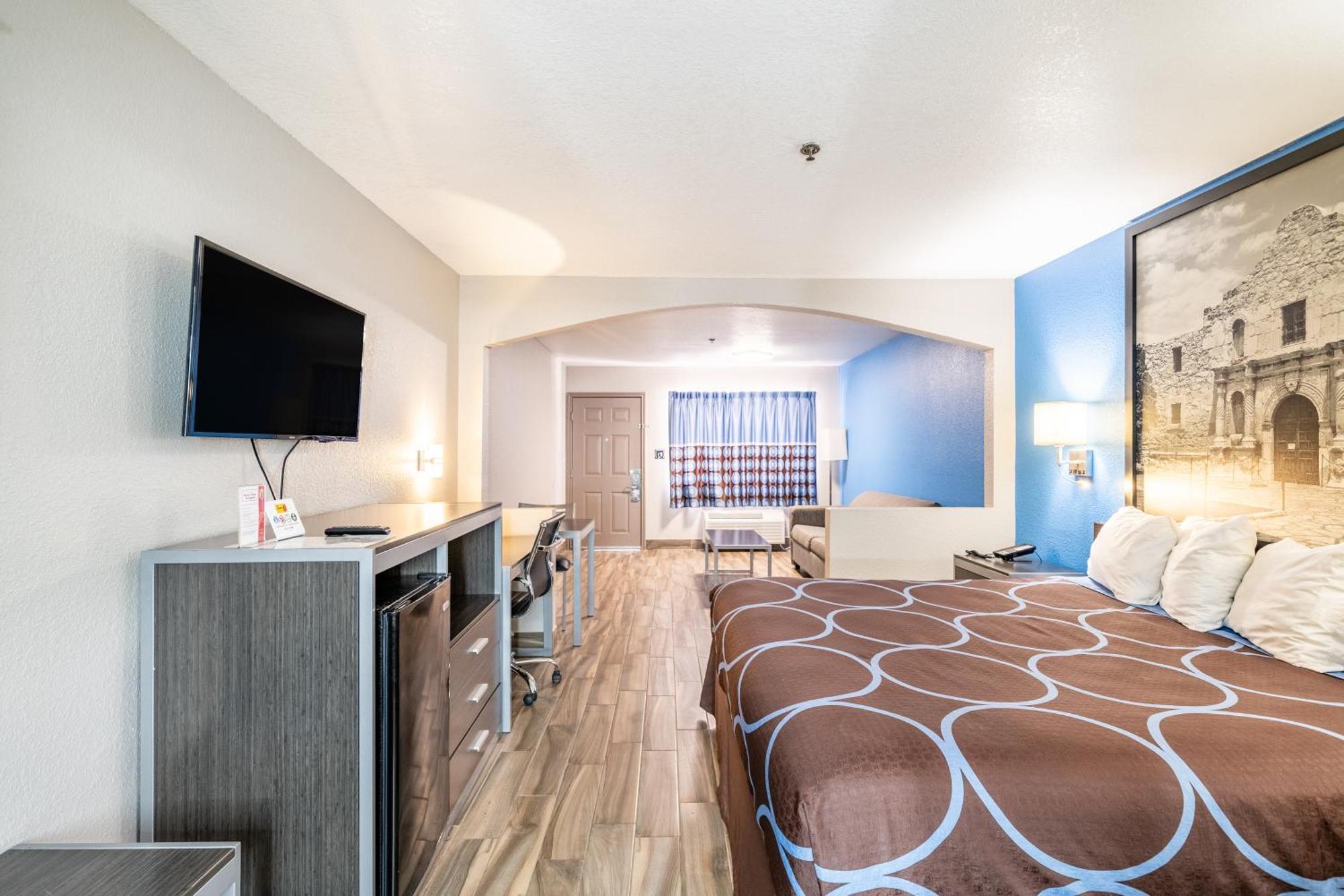 Super 8 By Wyndham San Antonio/riverwalk Area Hotel
