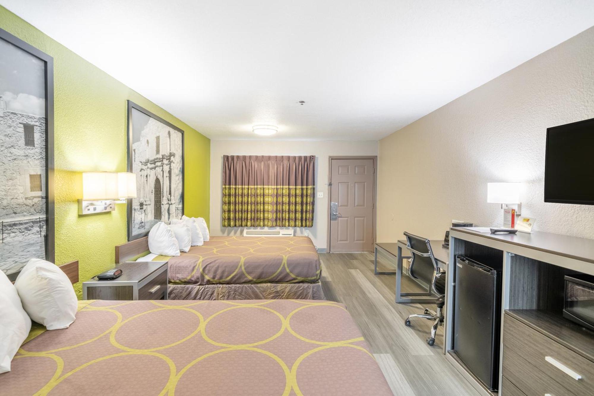 Super 8 By Wyndham San Antonio/riverwalk Area Hotel San Antonio