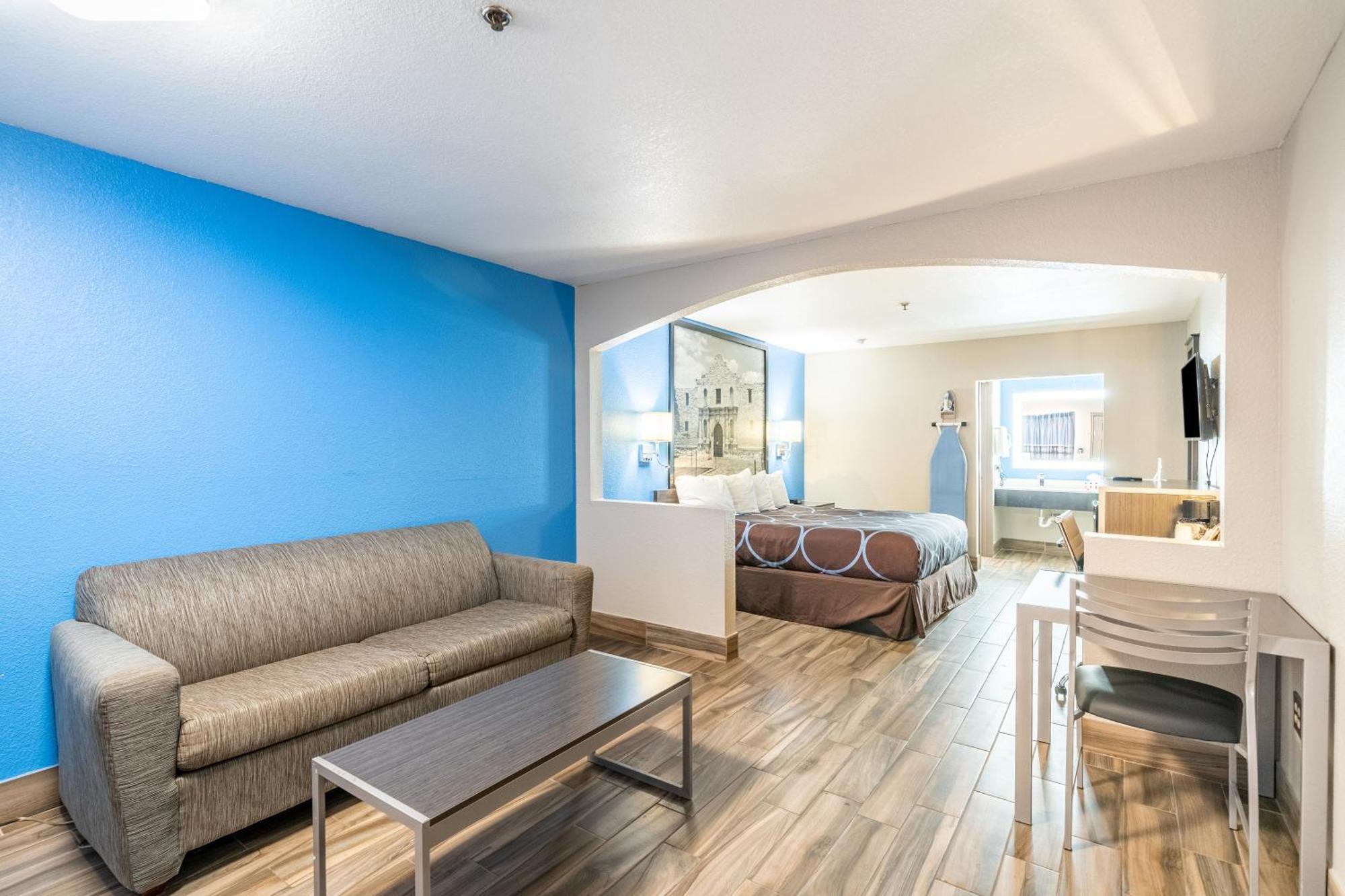 Super 8 By Wyndham San Antonio/riverwalk Area