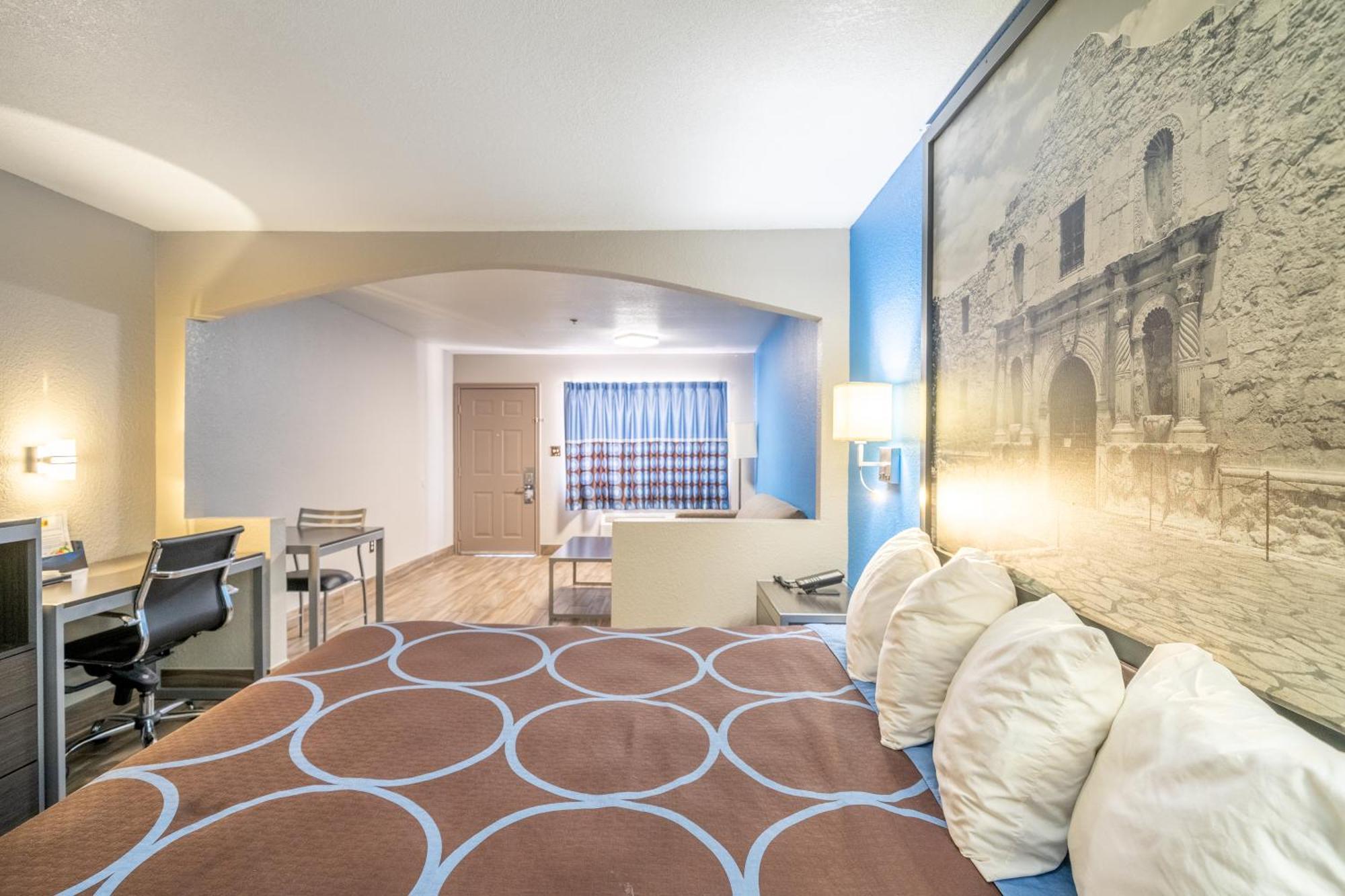 Super 8 By Wyndham San Antonio/riverwalk Area 2*