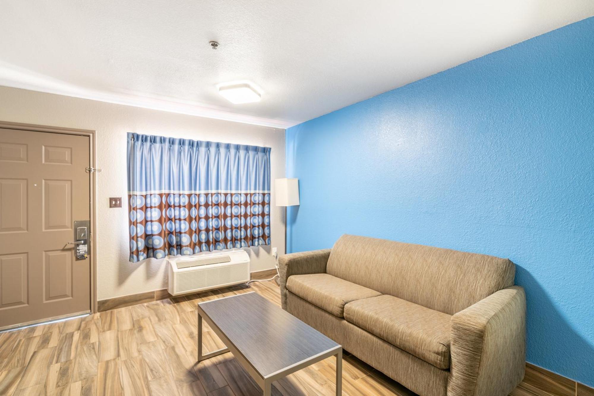 Super 8 By Wyndham San Antonio/riverwalk Area 2* San Antonio