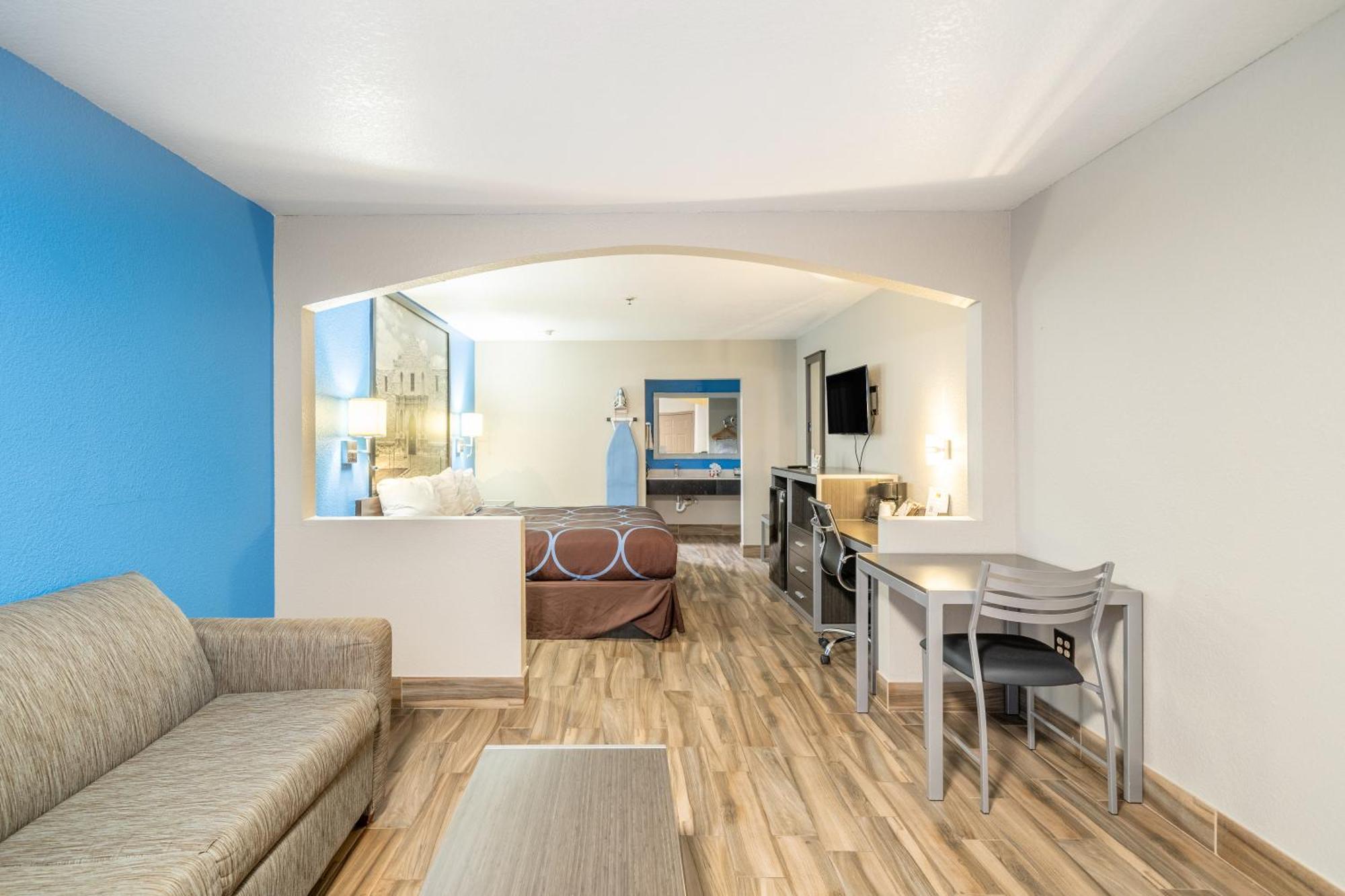 Super 8 By Wyndham San Antonio/riverwalk Area Hotel 2*