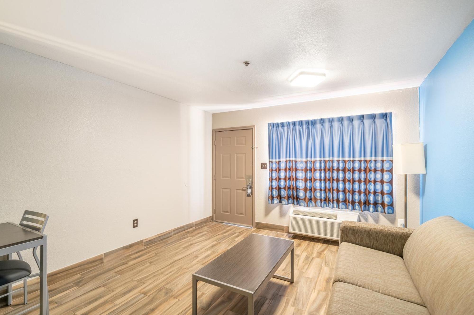 Hotel Super 8 By Wyndham San Antonio/riverwalk Area San Antonio