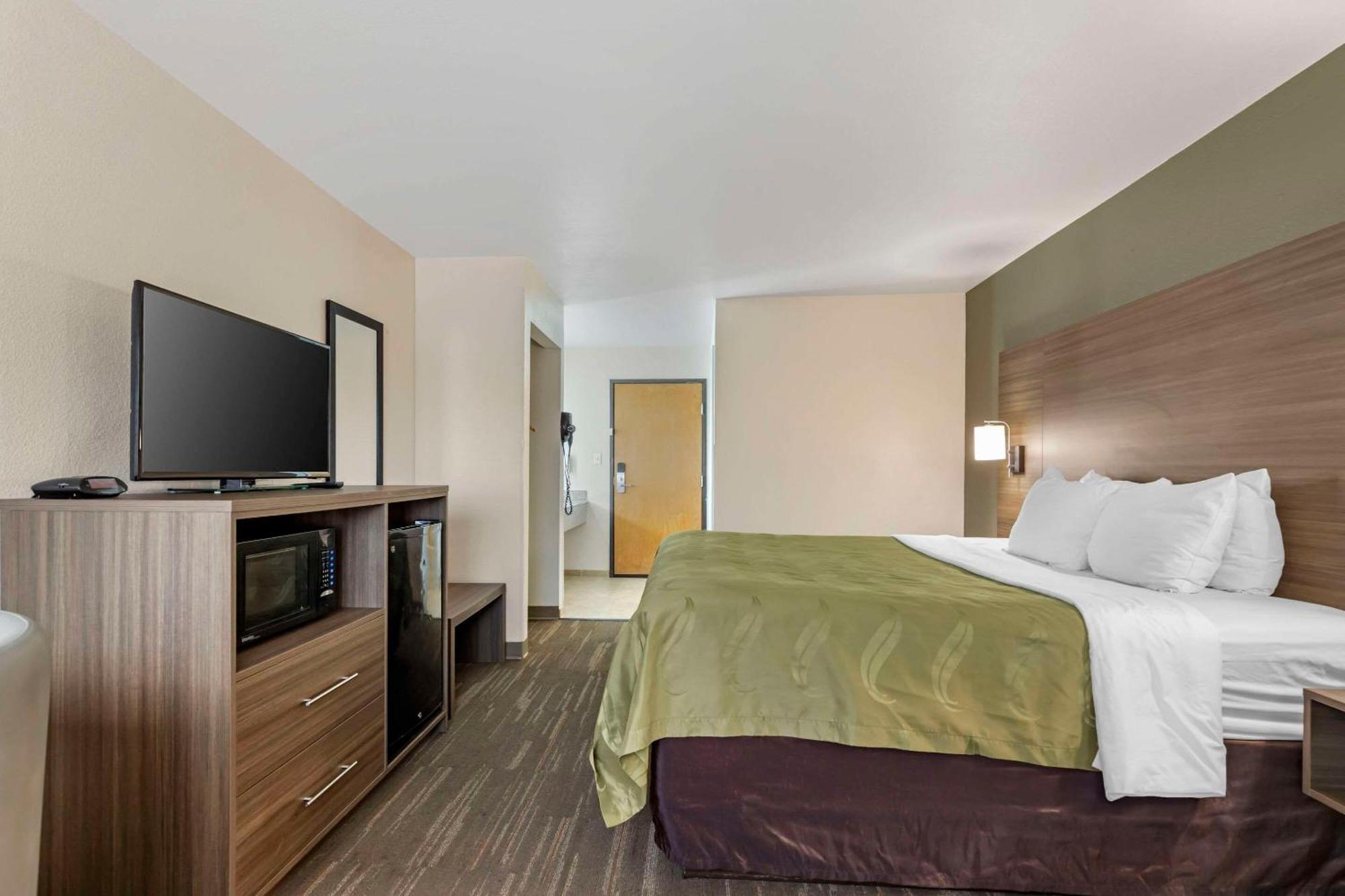 Hotel Quality Near Seaworld - Lackland 3*