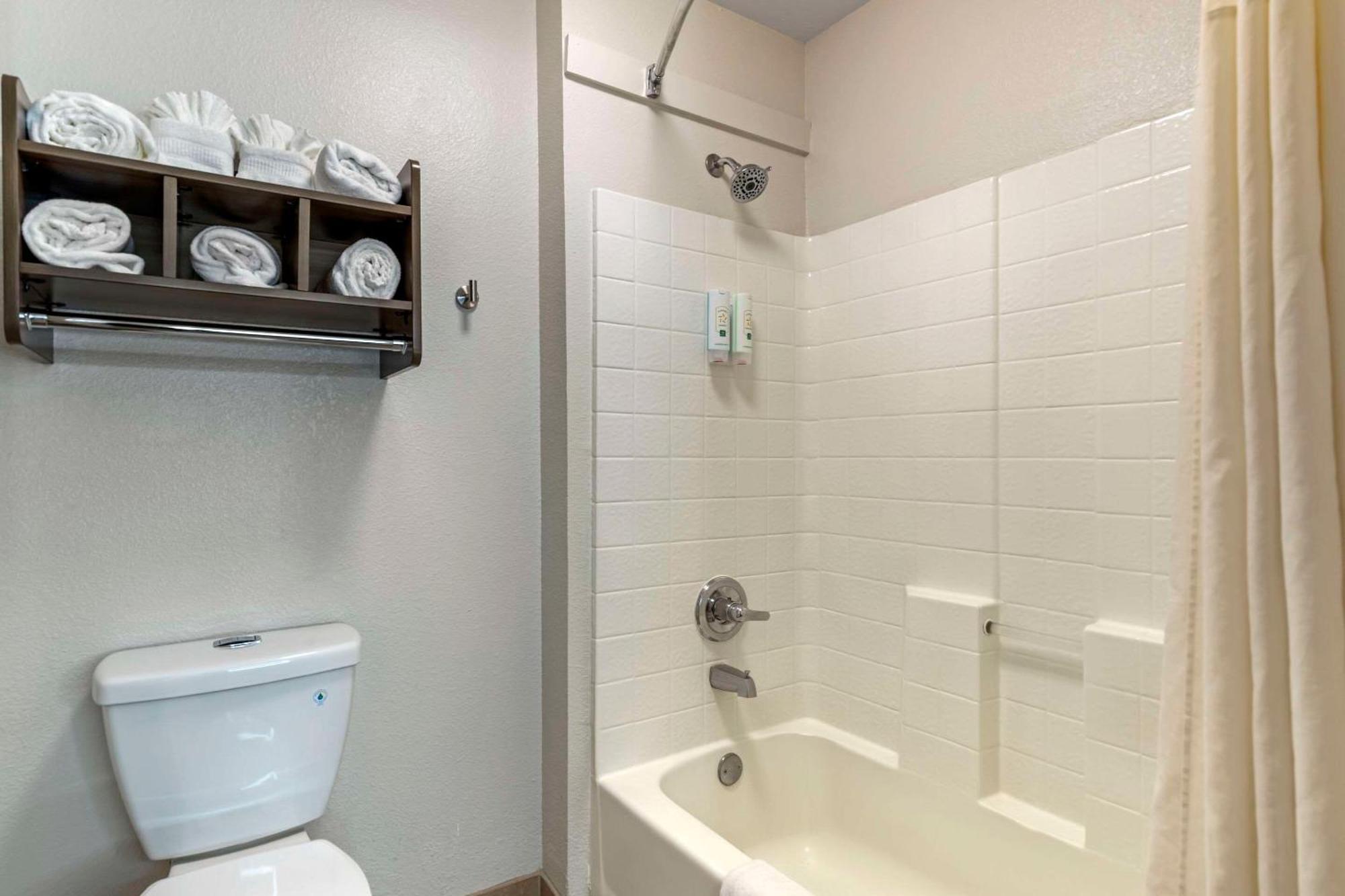 Quality Near Seaworld - Lackland Hotel