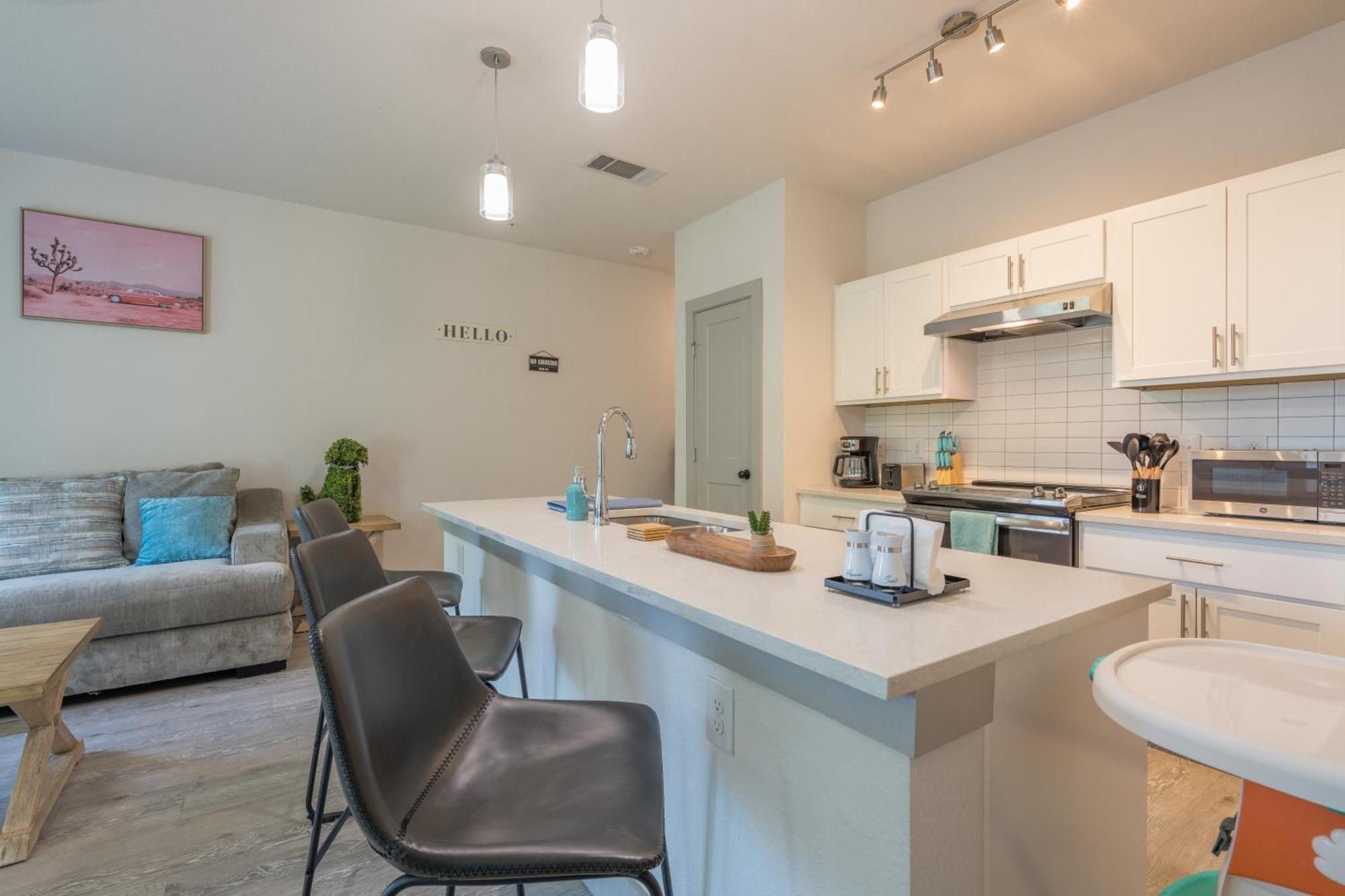 Riverwalk And Pool View With King Bed Infinity Pool Gym Free Parking Apartment