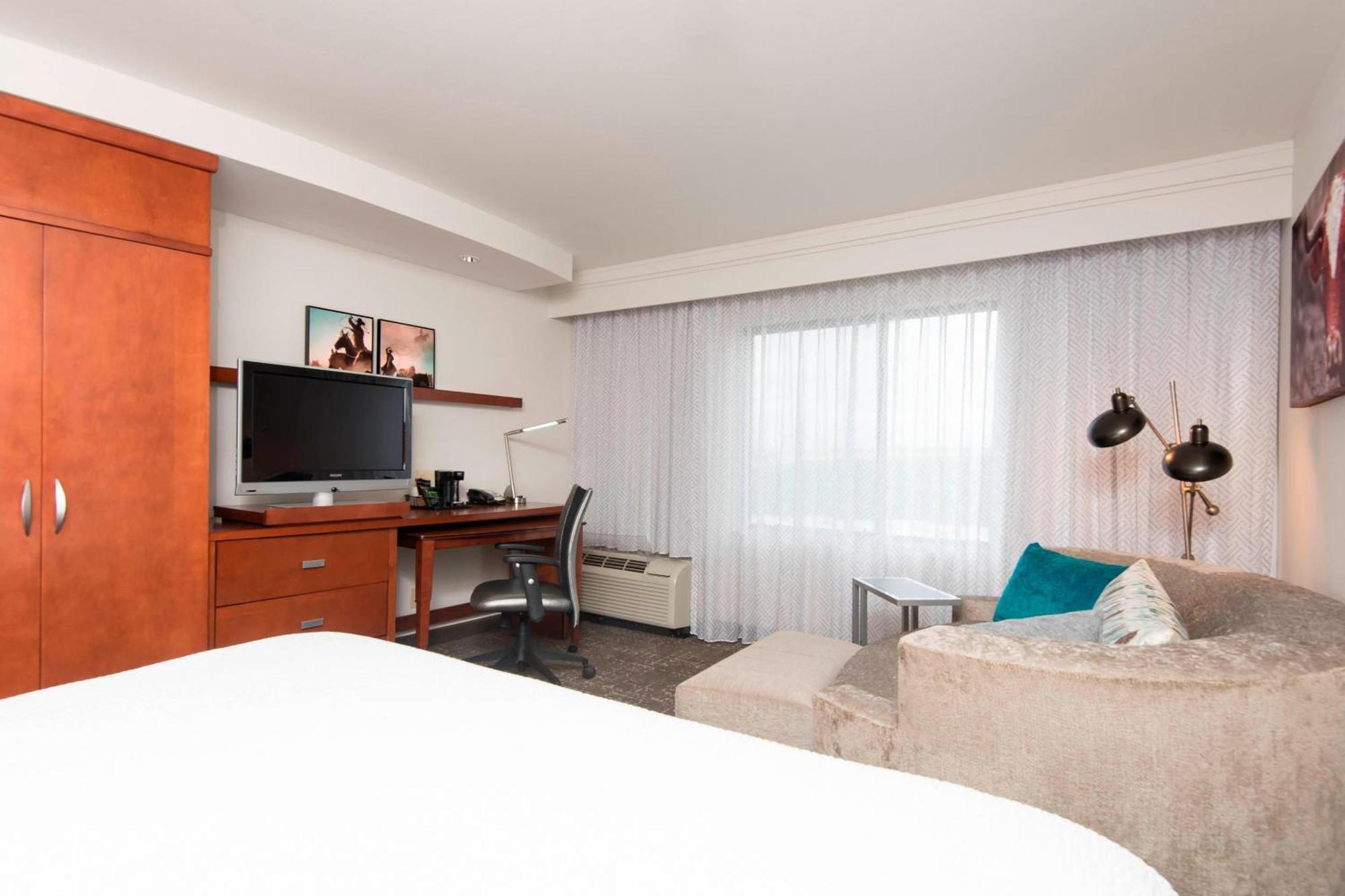 Courtyard By Marriott North Stone Oak At Legacy Hotel